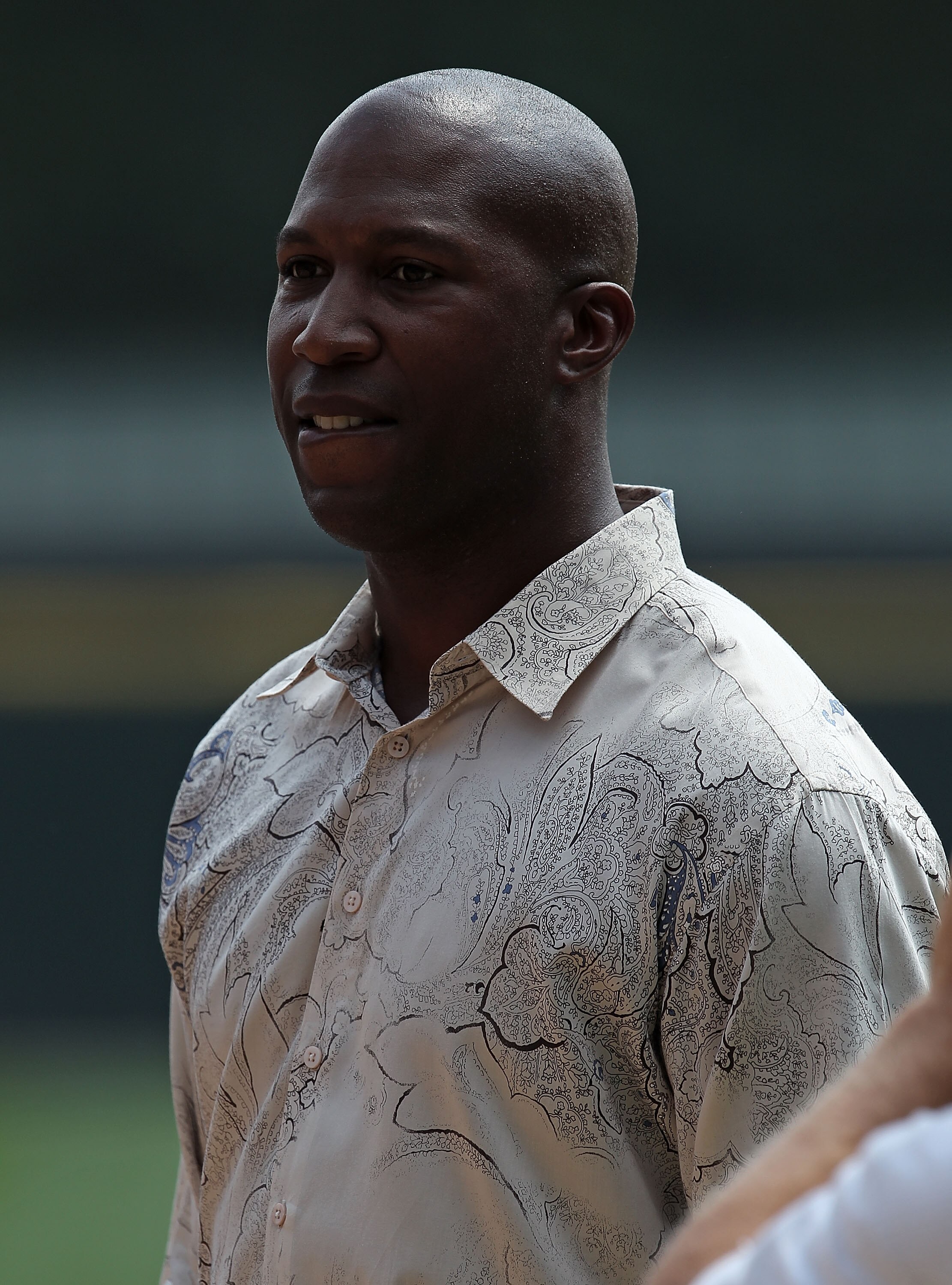 CHICAGO - AUGUST 29: Former player and 2005 World Series MVP Jermaine Dye of the Chicago White Sox joins a ceremony retiring former slugger Frank Thomas' number 35 before a game against the New York Yankees at U.S. Cellular Field on August 29, 2010 in Chi