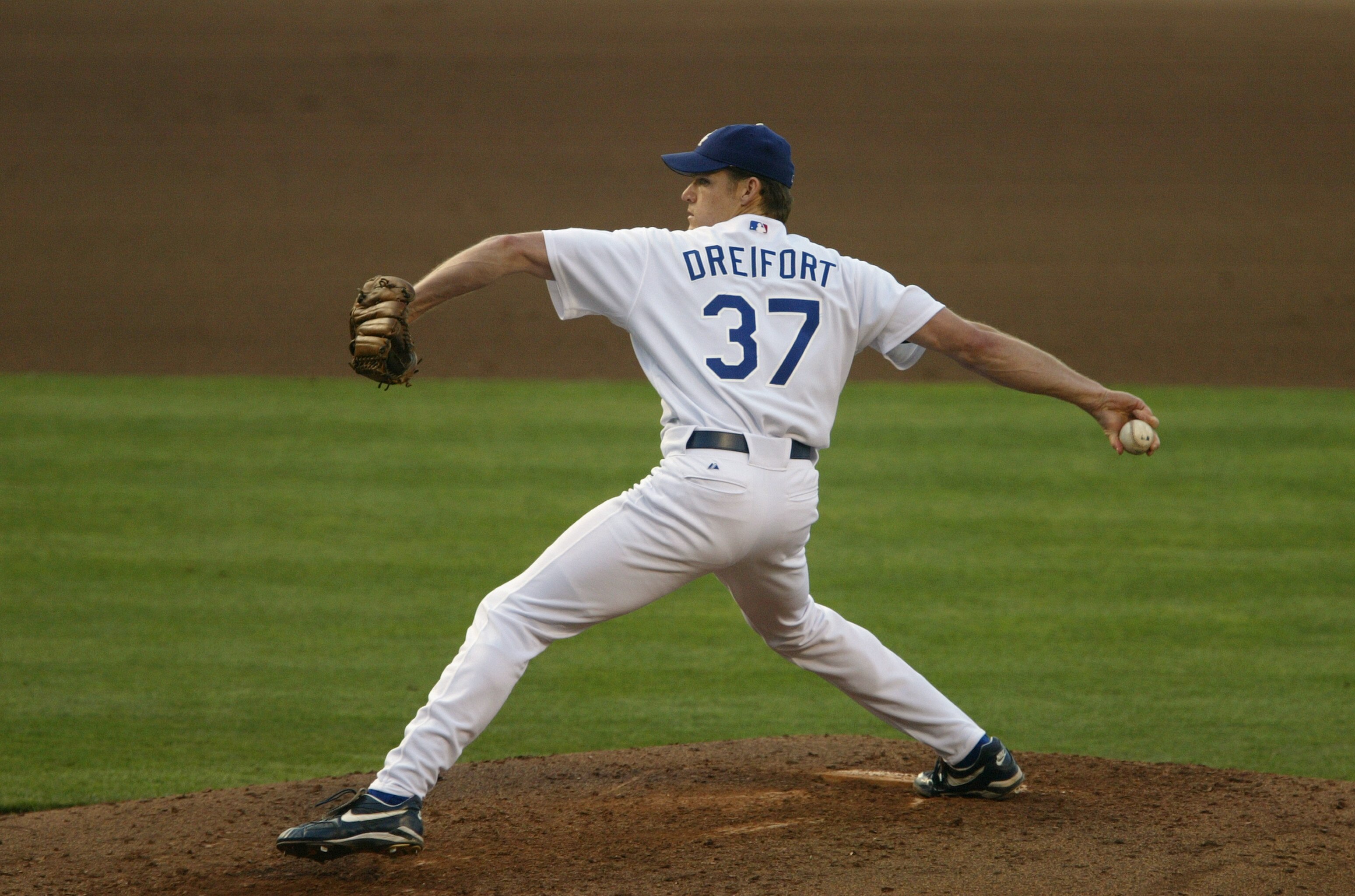 LOS ANGELES - JUNE 20:  Pitcher Darren Dreifort #37 of the Los Angeles Dodgers delivers a pitch during the game against the New York Yankees at Dodger Stadium on June 20, 2004 in Los Angeles, California.  The Dodgers won 5-4.  (Photo by Stephen Dunn/Getty