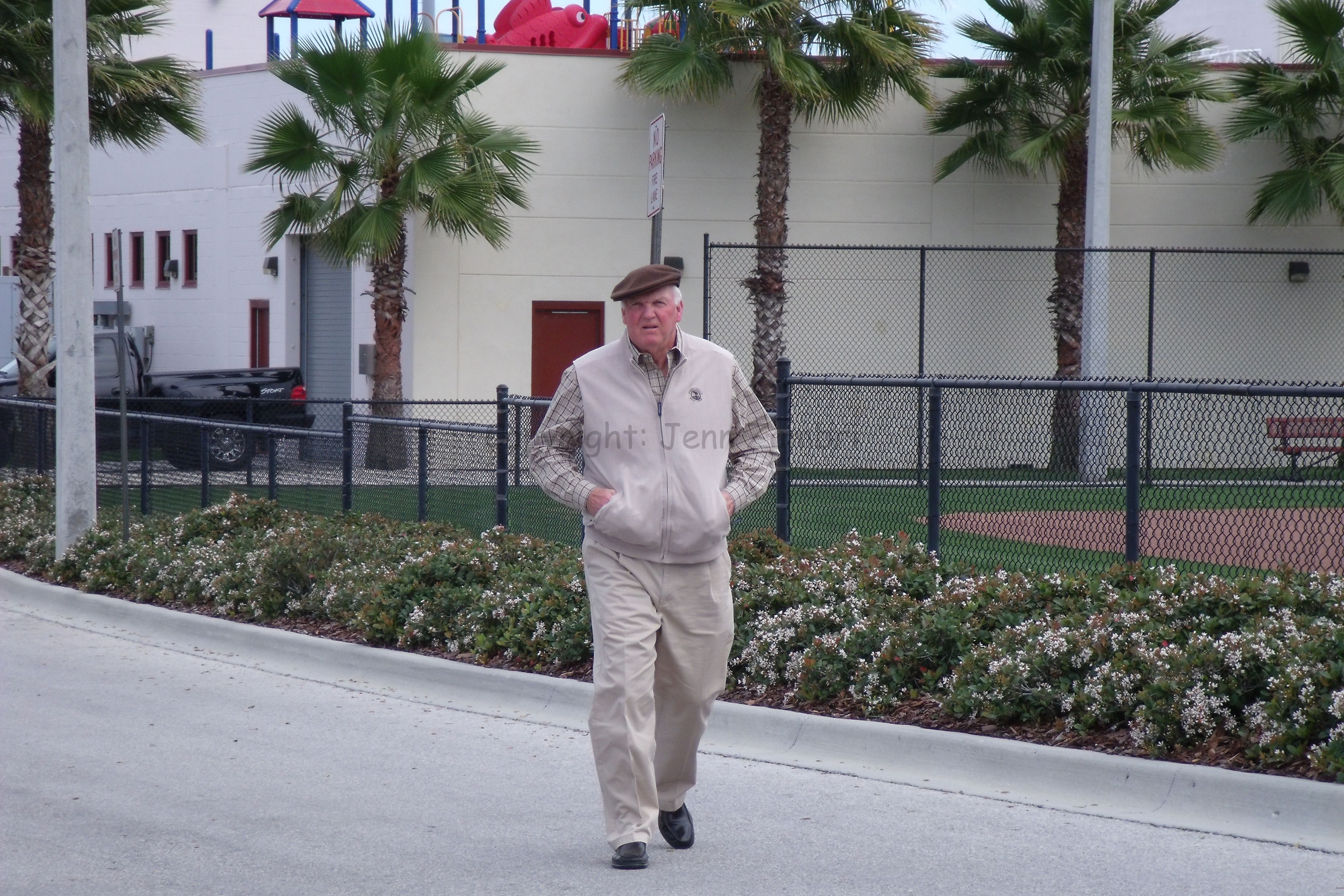 Charlie Manuel walking to the parking lot / Jenn Zambri