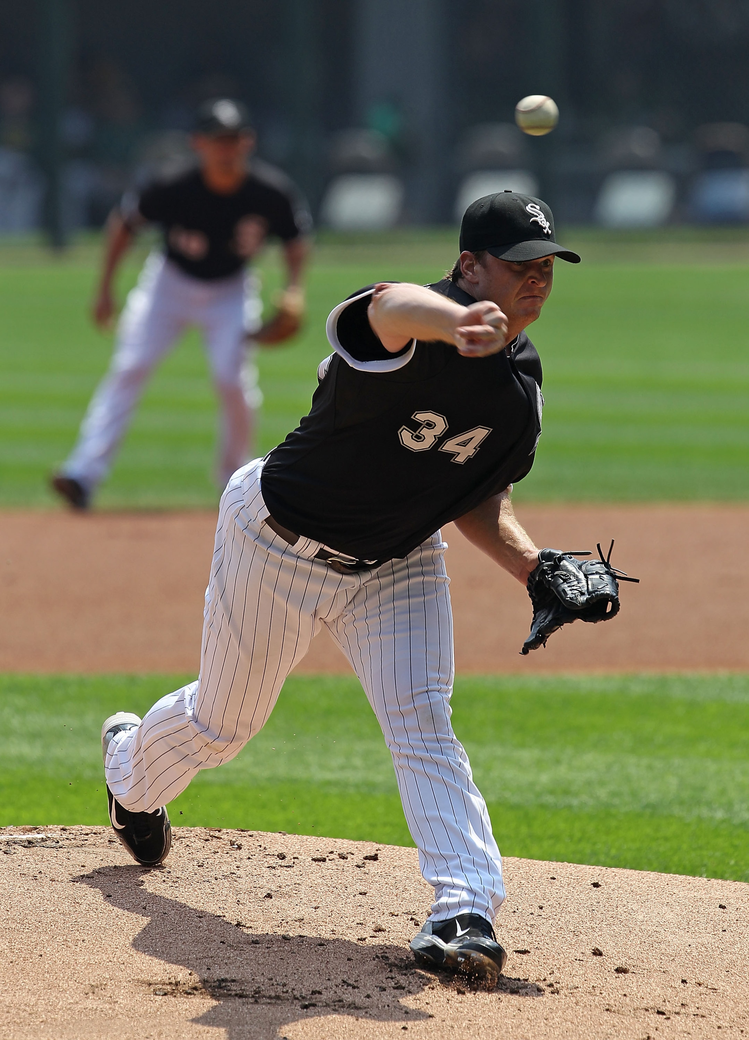 CHICAGO - AUGUST 01: Starting pitcher Gavin Floyd #34 of the Chicago White Sox throws against the Oakland Athletics at U.S. Cellular Field on August 1, 2010 in Chicago, Illinois.  The White Sox defeated the Athletics 4-1. (Photo by Jonathan Daniel/Getty I