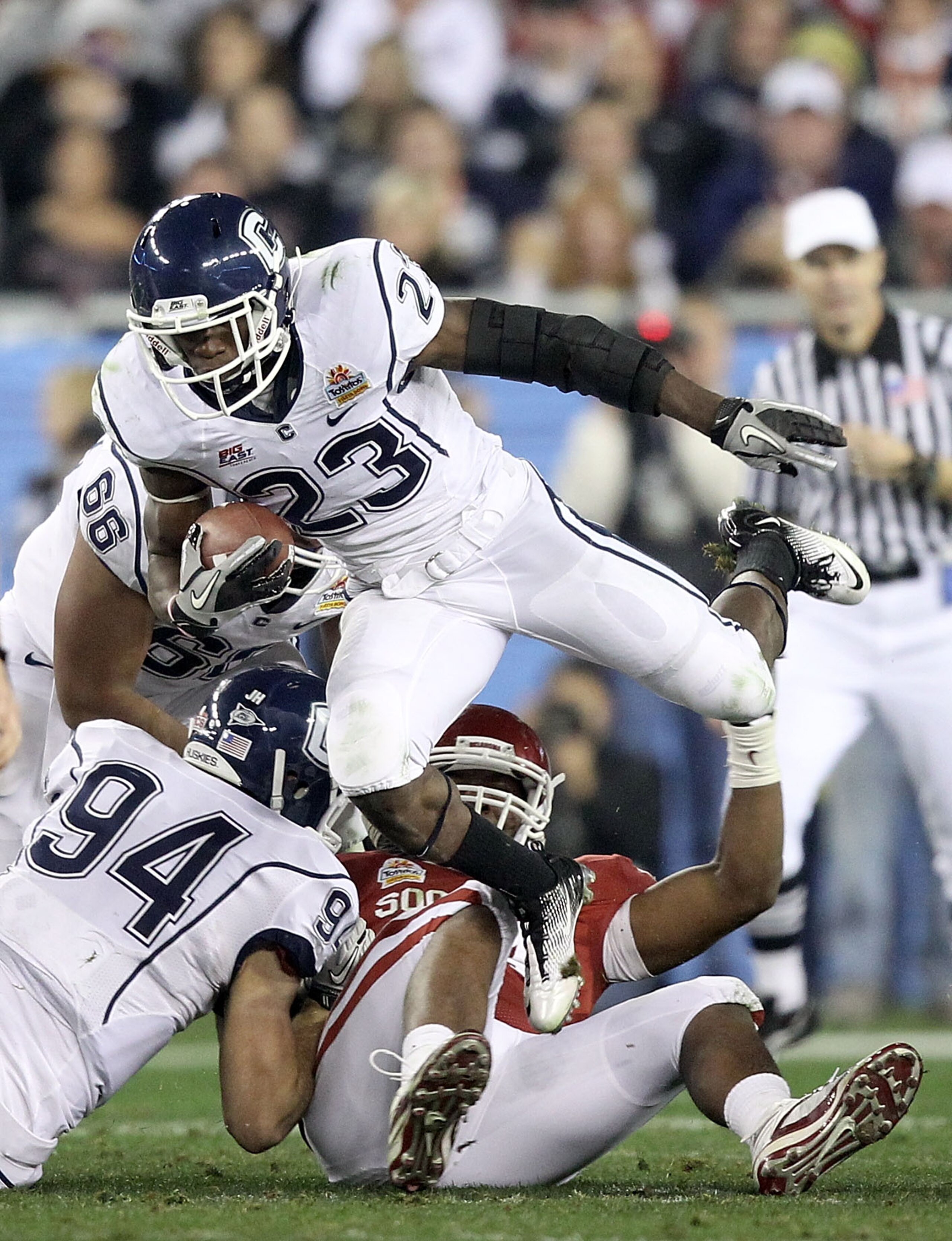 GLENDALE, AZ - JANUARY 01:  Jordan Todman #23 of the Connecticut Huskies runs the ball against the Oklahoma Sooners during the Tostitos Fiesta Bowl at the Universtity of Phoenix Stadium on January 1, 2011 in Glendale, Arizona.  (Photo by Christian Peterse
