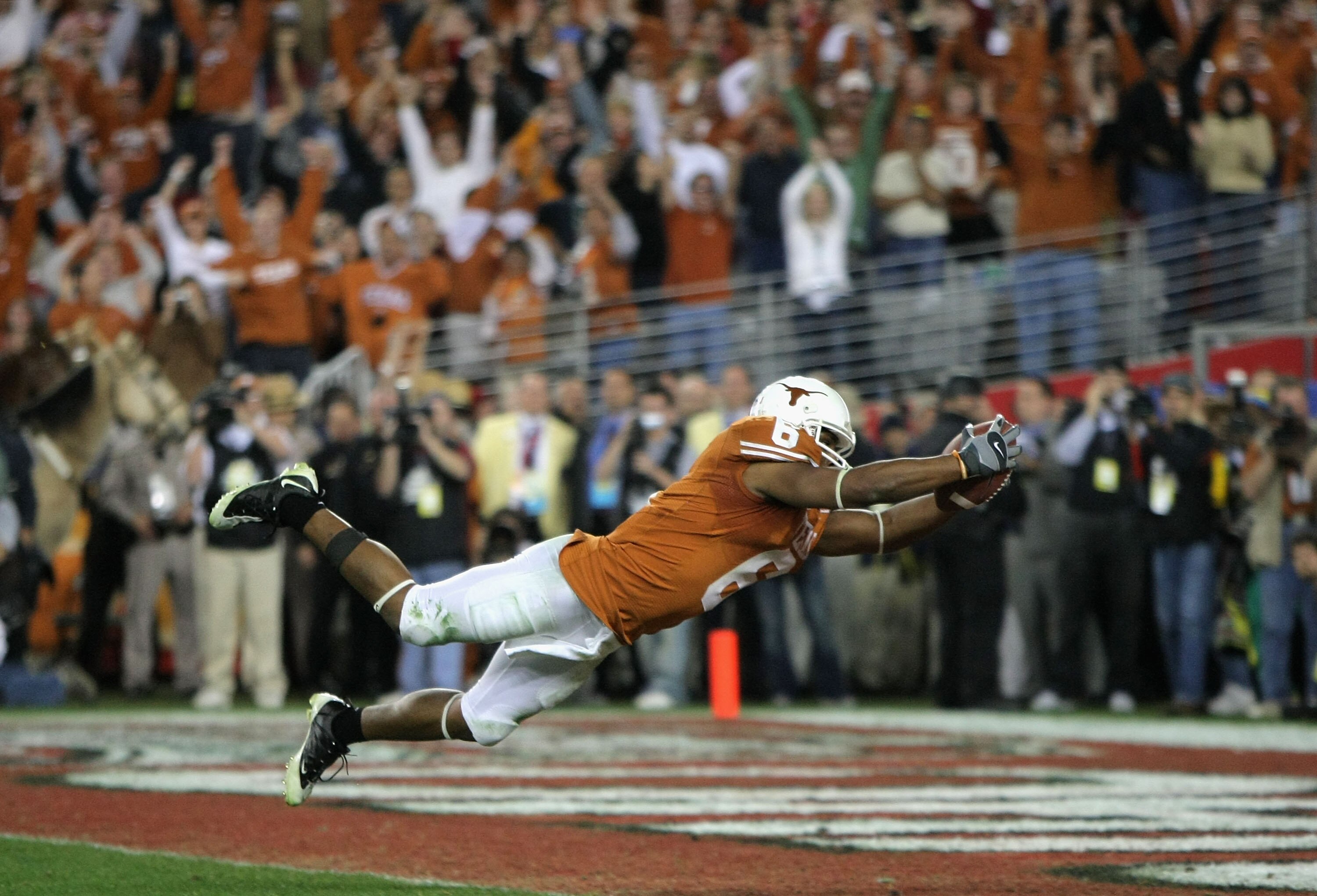 GLENDALE, AZ - JANUARY 05:  Wide receiver Quan Cosby #6 of the Texas Longhorns dives into the endzone after a 26 yard touchdown reception against the Ohio State Buckeyes during the Tostitos Fiesta Bowl Game on January 5, 2009 at University of Phoenix Stad