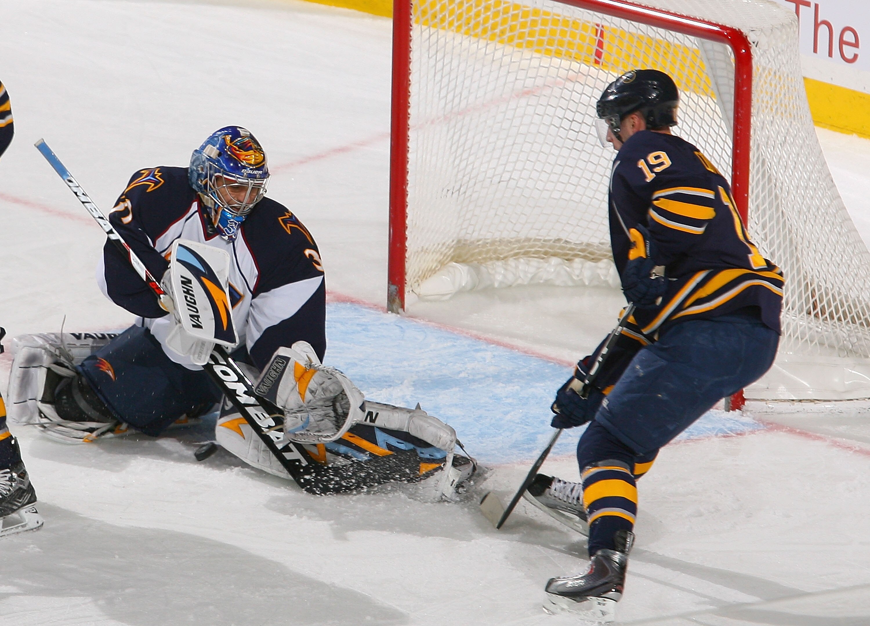 BUFFALO, NY - FEBRUARY 23: Ondrej Pavelec #31 of the Atlanta Thrashers makes a save as Tim Connolly #19 of the Buffalo Sabres looks for a rebound at HSBC Arena on February 23, 2011 in Buffalo, New York.  (Photo by Rick Stewart/Getty Images)