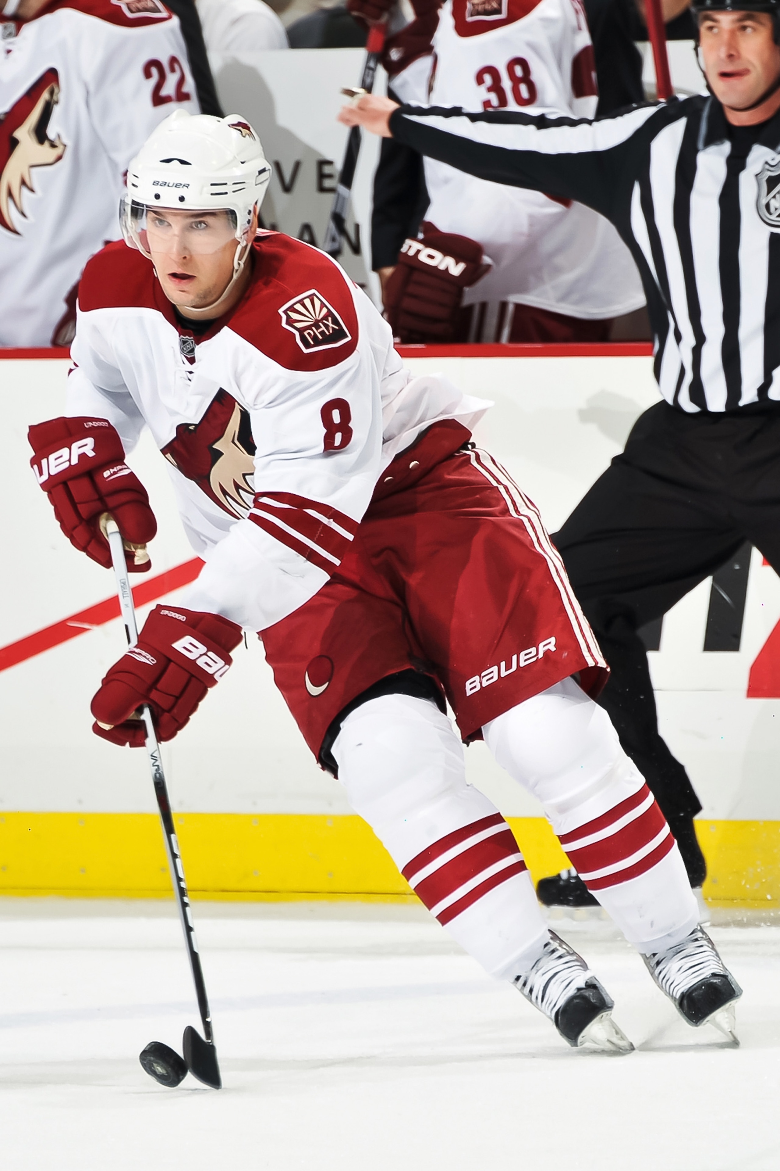 PITTSBURGH, PA - DECEMBER 20:  Scottie Upshall #8 of the Phoenix Coyotes skates with the puck against the Pittsburgh Penguins on December 20, 2010 at CONSOL Energy Center in Pittsburgh, Pennsylvania.  (Photo by Jamie Sabau/Getty Images)