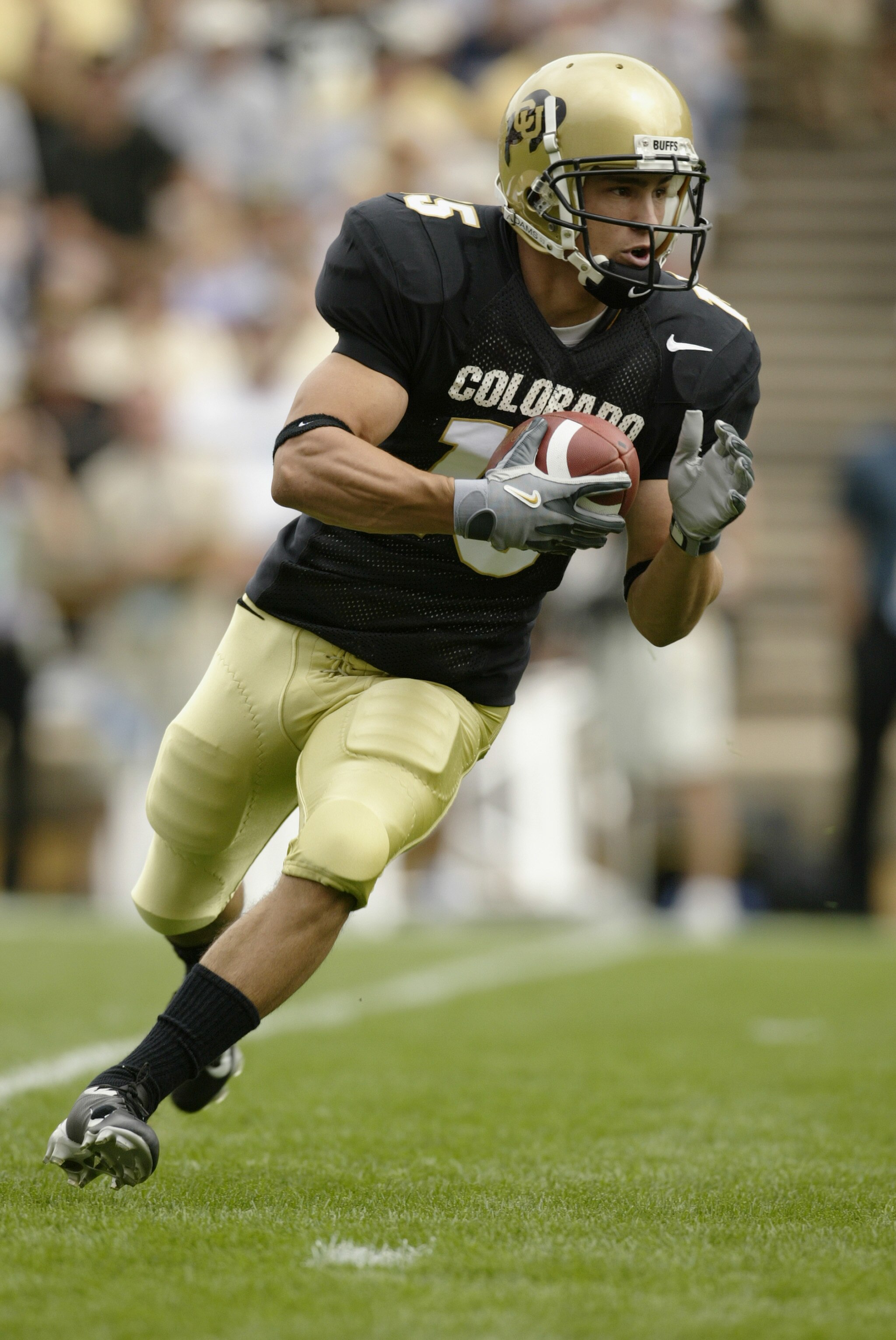 BOULDER, CO - SEPTEMBER 6:  Wide receiver Jeremy Bloom #15 of the Colorado Buffaloes runs a reverse against the UCLA Bruins on September 6, 2003 at Folsom Field in Boulder, Colorado. Colorado defeated UCLA 16-14. (Photo by Brian Bahr/Getty Images)