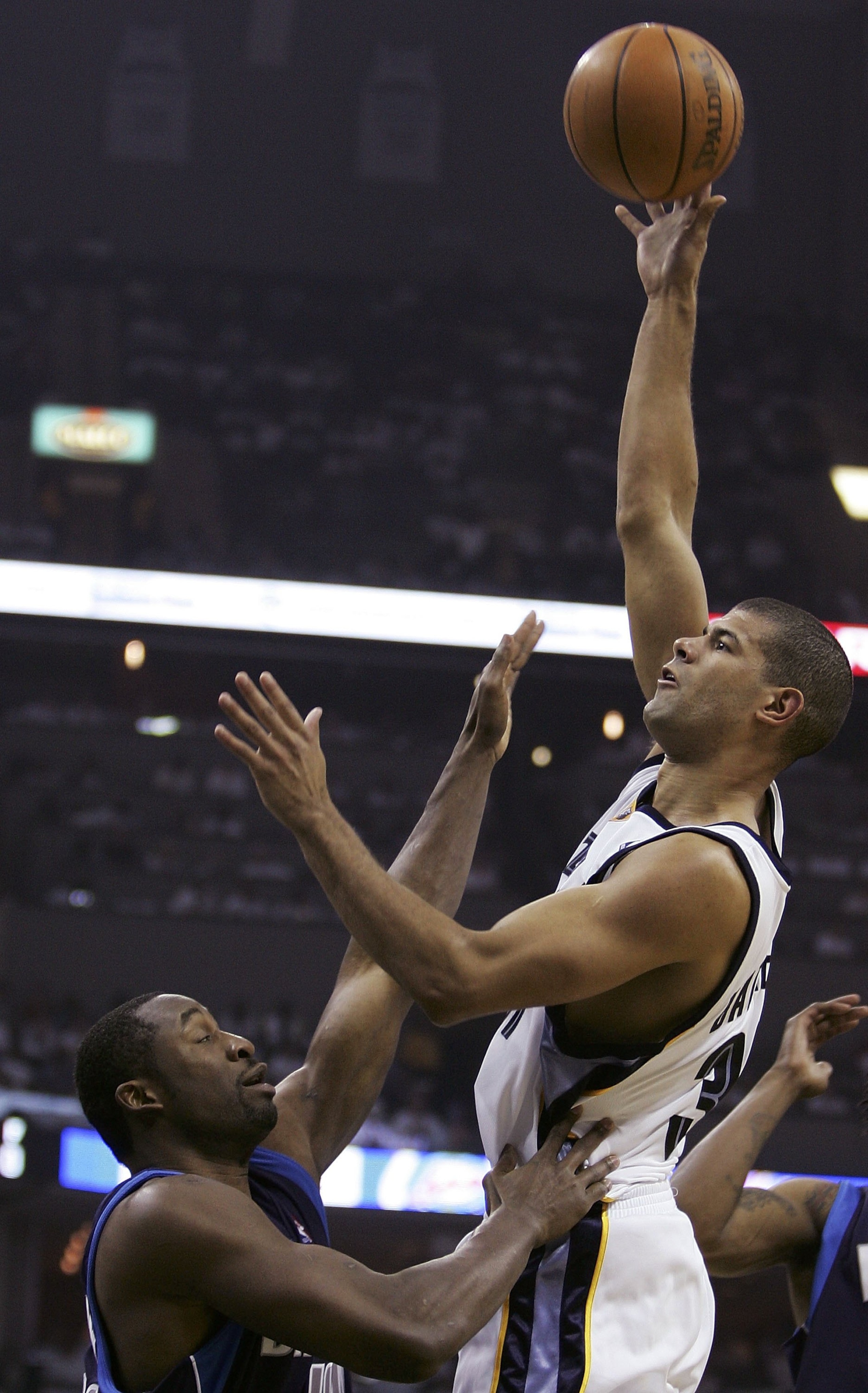 MEMPHIS - APRIL 29:  Shane Battier #31 of the Memphis Grizzlies takes a shot as Adrian Griffin #44 of the Dallas Mavericks defends in game three of the Western Conference Quarterfinals during the 2006 NBA Playoffs at FedexForum on April 29, 2006 in Memphi