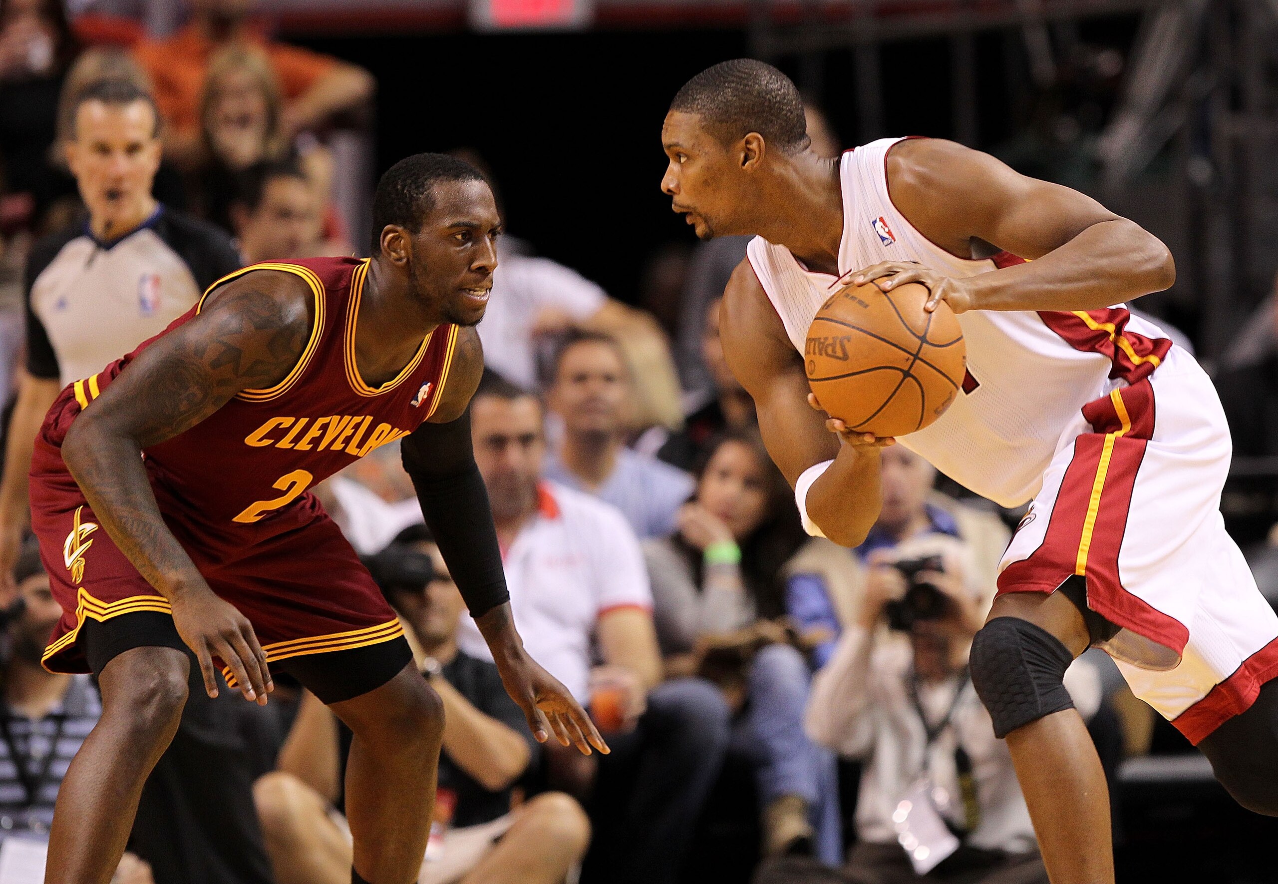 MIAMI, FL - JANUARY 31:  Chris Bosh #1 of the Miami Heat posts up  J.J. Hickson #21 of the Cleveland Cavaliers during a game at American Airlines Arena on January 31, 2011 in Miami, Florida. NOTE TO USER: User expressly acknowledges and agrees that, by do