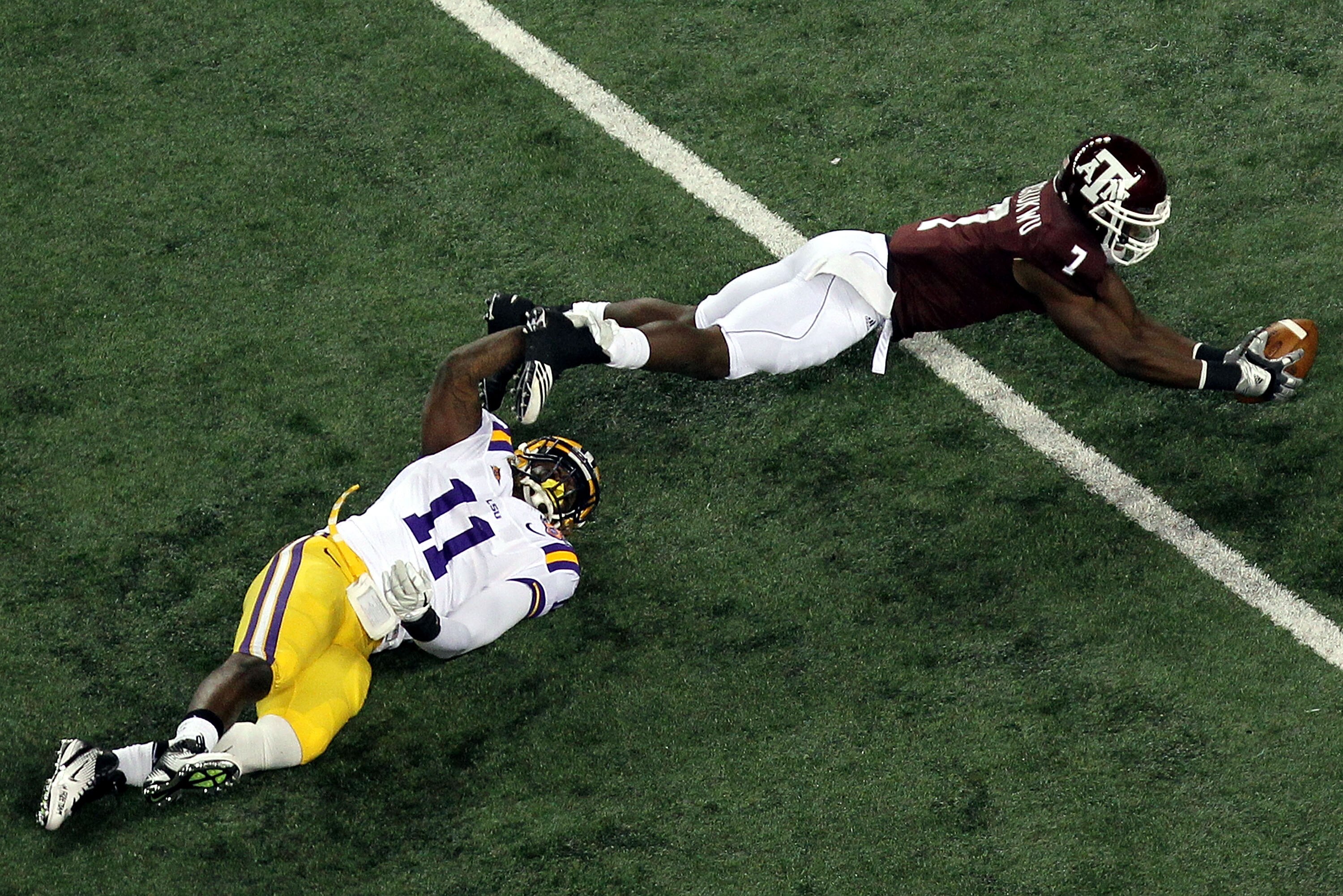 ARLINGTON, TX - JANUARY 07: Wide receiver Uzoma Nwachukwu #7 of the Texas A&M Aggies dives for a touchdown against Kelvin Sheppard #11 of the LSU Tigers during the AT&T Cotton Bowl at Cowboys Stadium on January 7, 2011 in Arlington, Texas. (Photo by Ron ARLINGTON, TX - JANUARY 07: Wide receiver Uzoma Nwachukwu #7 of the Texas A&M Aggies dives for a touchdown against Kelvin Sheppard #11 of the LSU Tigers during the AT&T Cotton Bowl at Cowboys Stadium on January 7, 2011 in Arlington, Texas. (Photo by Ron