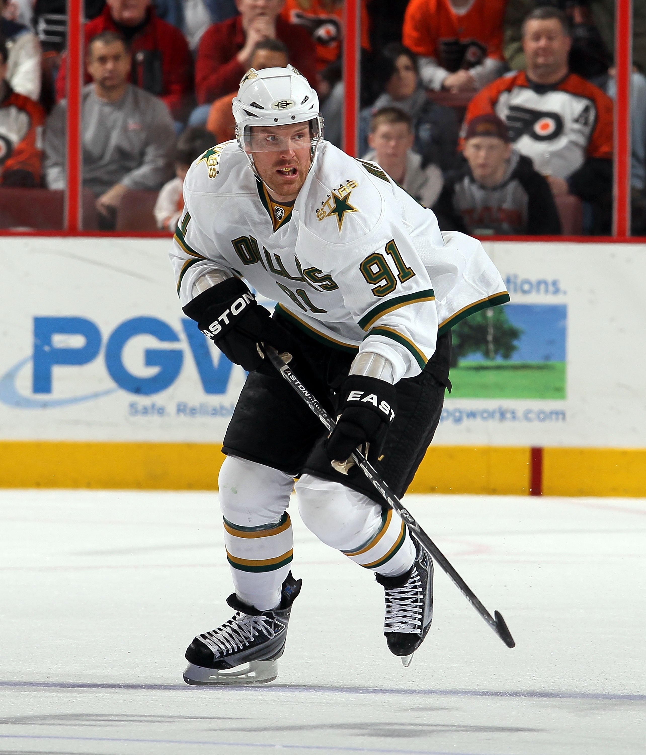 PHILADELPHIA, PA - FEBRUARY 05:  Brad Richards #91 of the Dallas Stars skates against the Philadelphia Flyers on February 5, 2011 at Wells Fargo Center in Philadelphia, Pennsylvania. The Flyers defeated the Stars 3-1.  (Photo by Jim McIsaac/Getty Images)