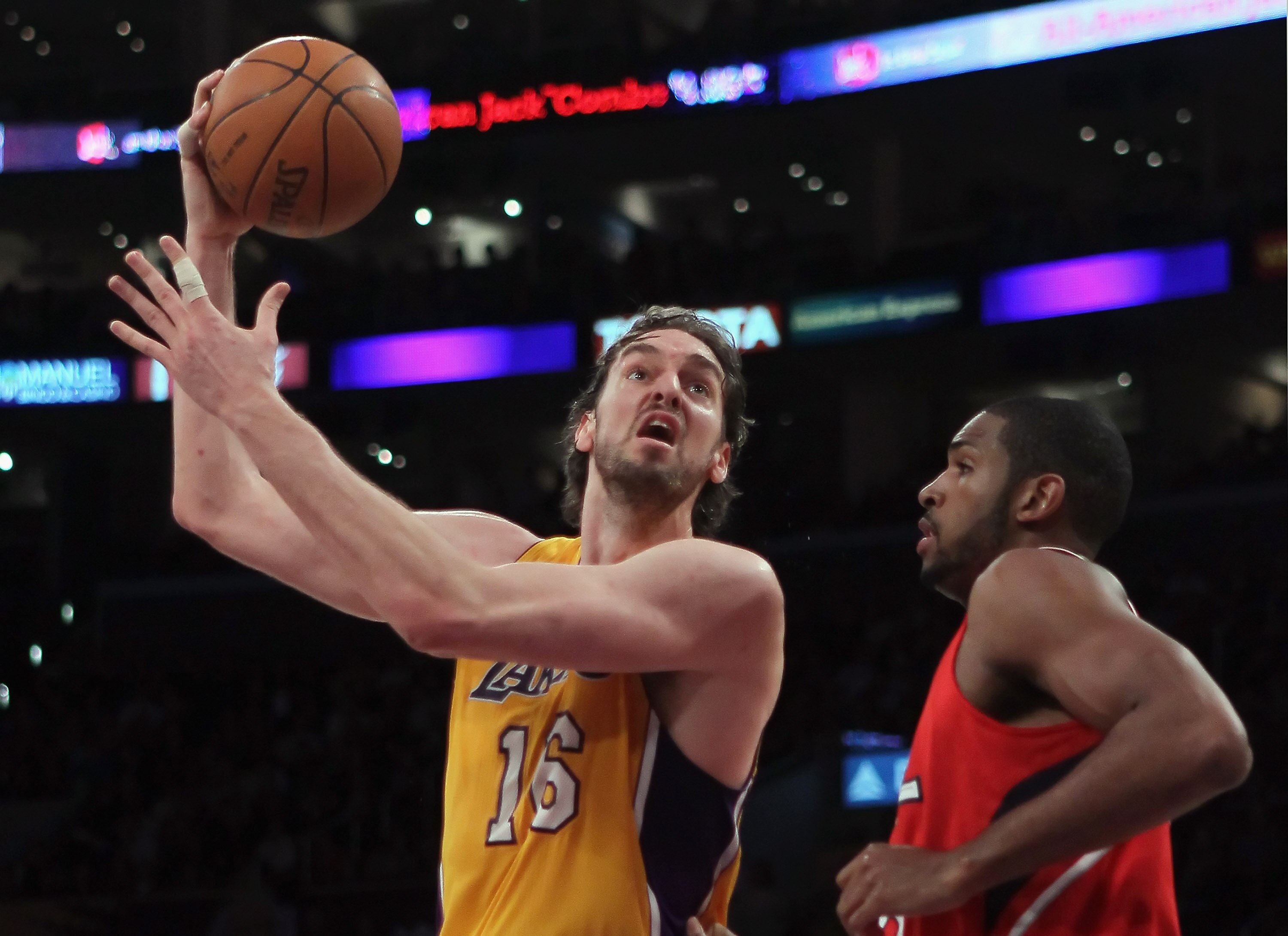 LOS ANGELES, CA - FEBRUARY 22:  Pau Gasol #16 of the Los Angeles Lakers shoots over Al Horford #15 of the Atlanta Hawks in the first half at Staples Center on February 22, 2011 in Los Angeles, California. The Lakers defeated the Hawks 104-80. NOTE TO USER