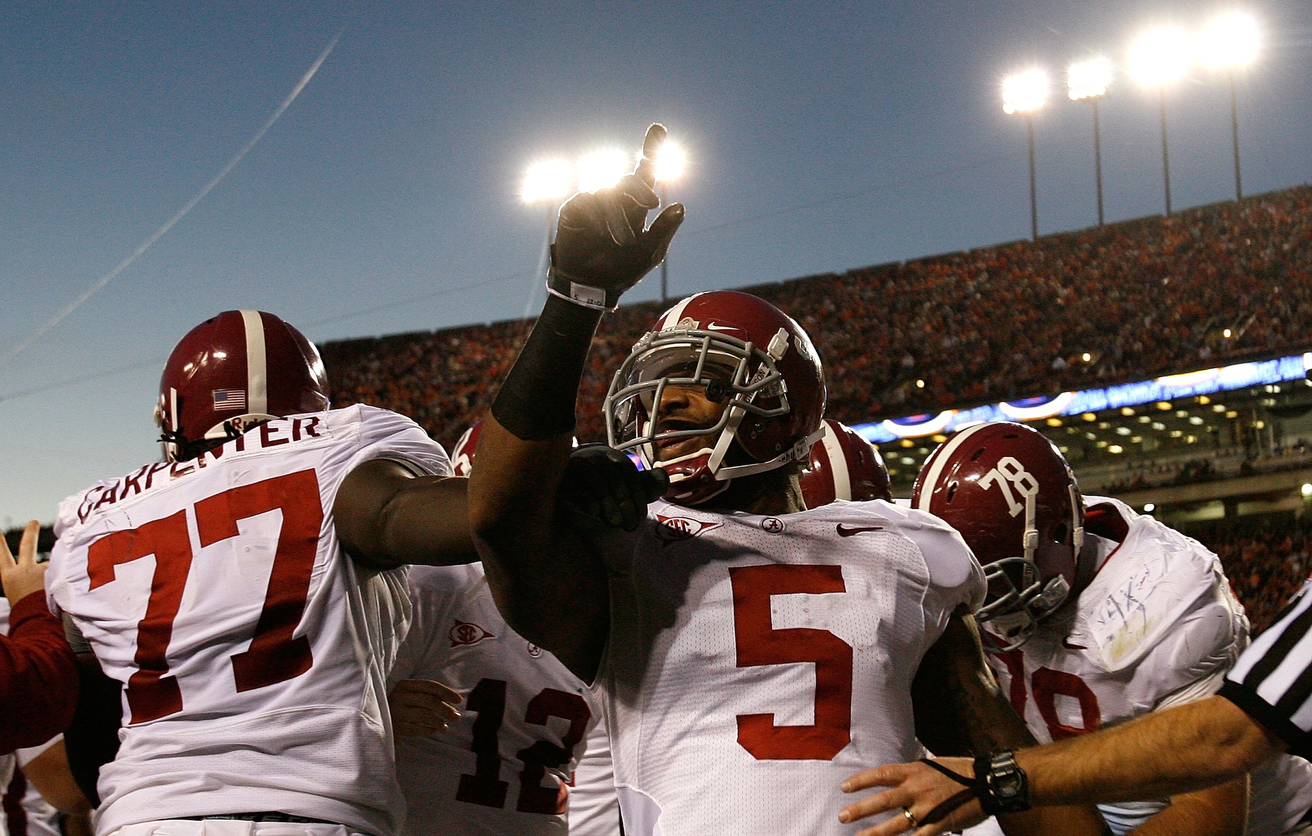 AUBURN, AL - NOVEMBER 27:  Roy Upchurch #5 of the Alabama Crimson Tide celebrates his game-winning touchdown against the Auburn Tigers at Jordan-Hare Stadium on November 27, 2009 in Auburn, Alabama.  (Photo by Kevin C. Cox/Getty Images)