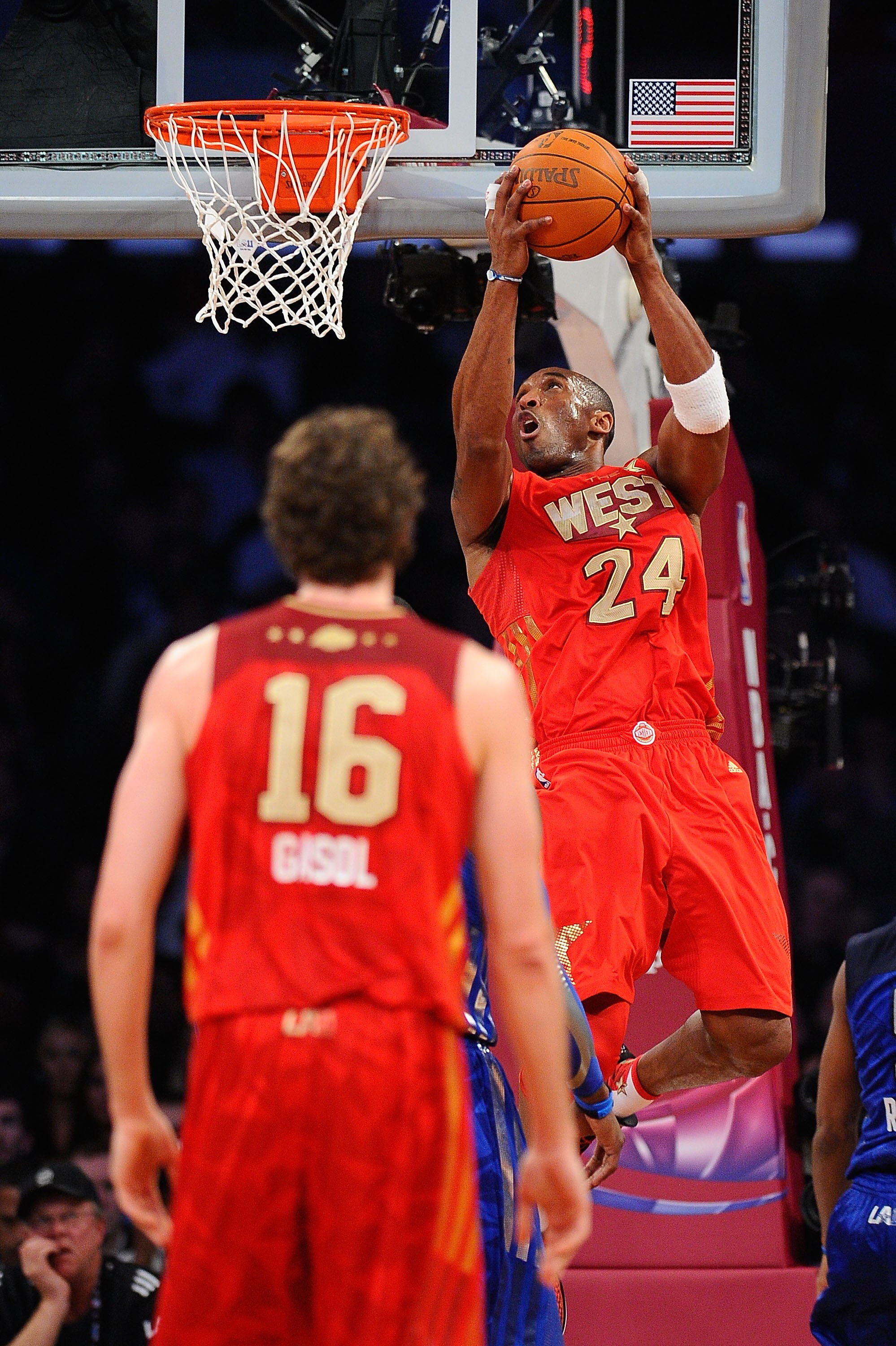 LOS ANGELES, CA - FEBRUARY 20:  Kobe Bryant #24 of the Los Angeles Lakers and the Western Conference goes up for a dunk as teammate Pau Gasol #16 looks on in the first half of the 2011 NBA All-Star Game at Staples Center on February 20, 2011 in Los Angele