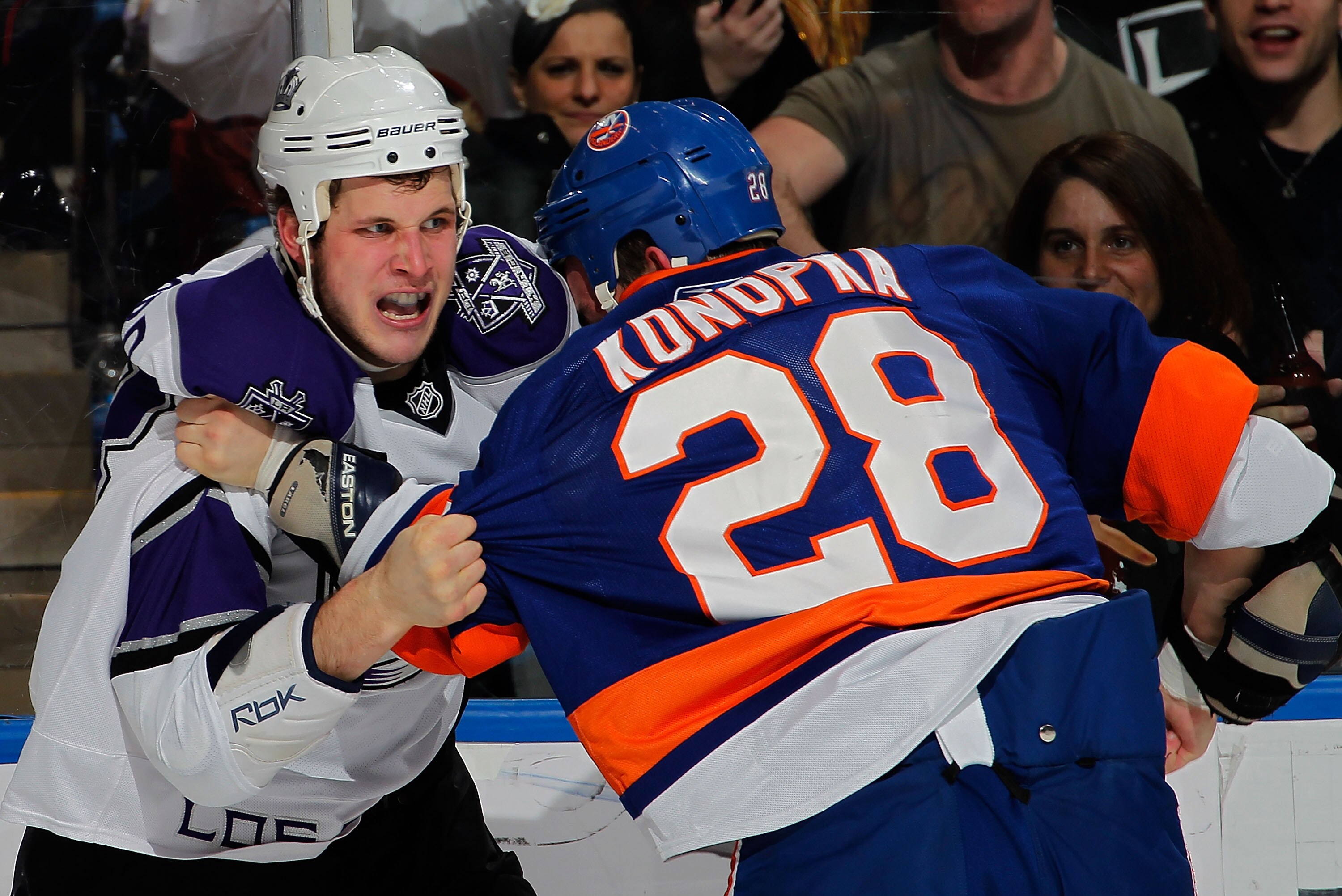 UNIONDALE, NY - FEBRUARY 19:  Kyle Clifford #13 of the Los Angeles Kings fights with Zenon Konopka #28 of the New York Islanders during the first period of an NHL hockey game at the Nassau Coliseum on February 19, 2011 in Uniondale, New York.  (Photo by P