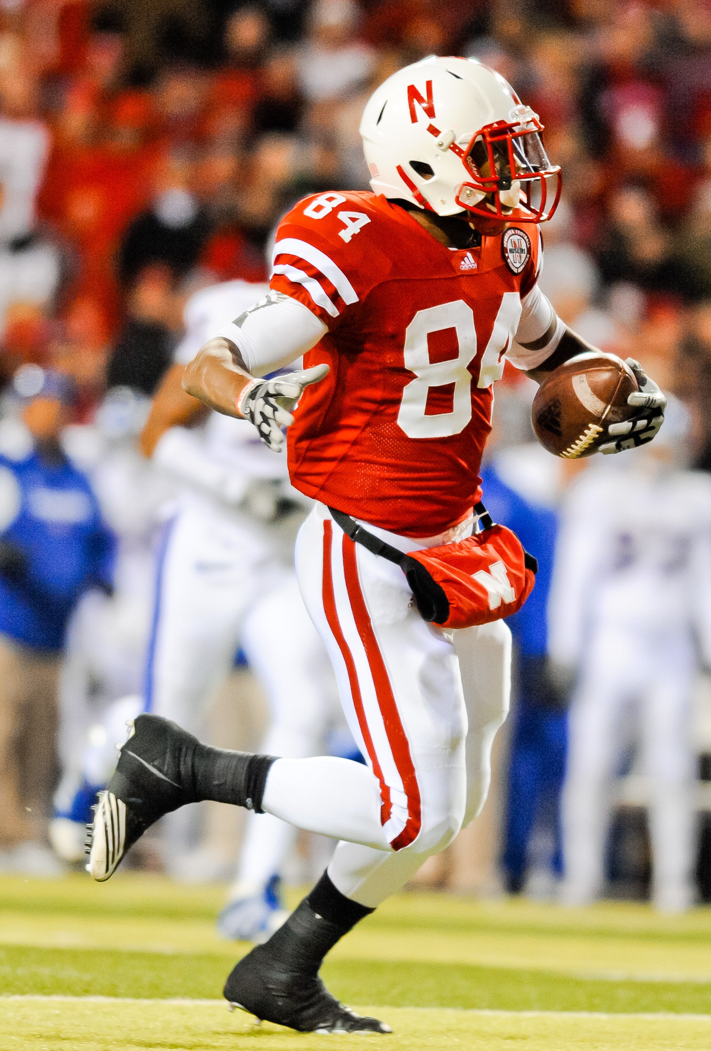 LINCOLN, NE - NOVEMBER 13: Brandon Kinnie #84 of the Nebraska Cornhuskers runs after a catch against the Kansas Jayhawks during their game at Memorial Stadium on November 13, 2010 in Lincoln, Nebraska. Nebraska Defeated Kansas 20-3. (Photo by Eric Francis