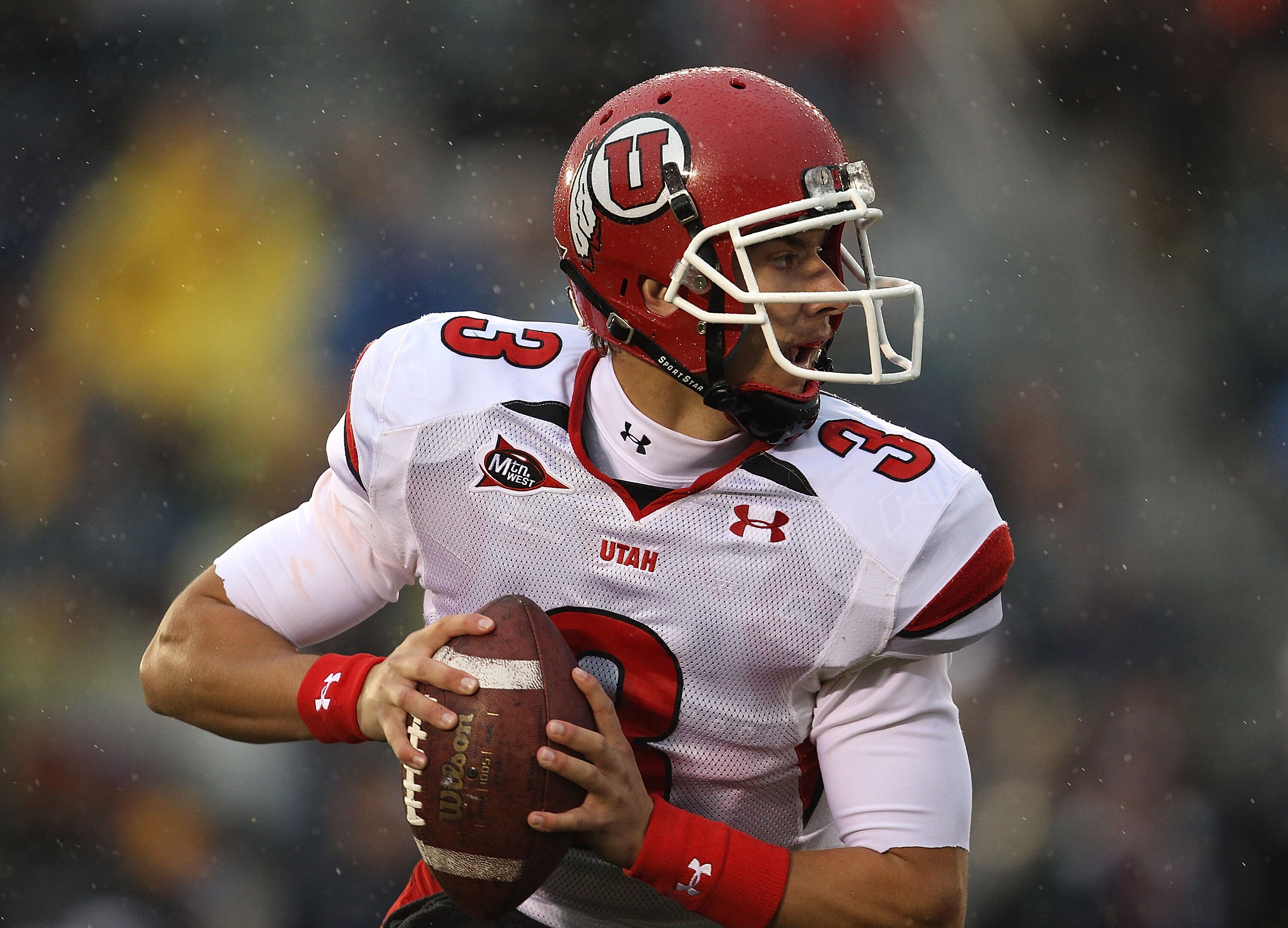 SOUTH BEND, IN - NOVEMBER 13: Jordan Wynn #3 of the Utah Utes looks for a recevier against the Notre Dame Fighting Irish at Notre Dame Stadium on November 13, 2010 in South Bend, Indiana. Notre Dame defeated Utah 28-3. (Photo by Jonathan Daniel/Getty Imag