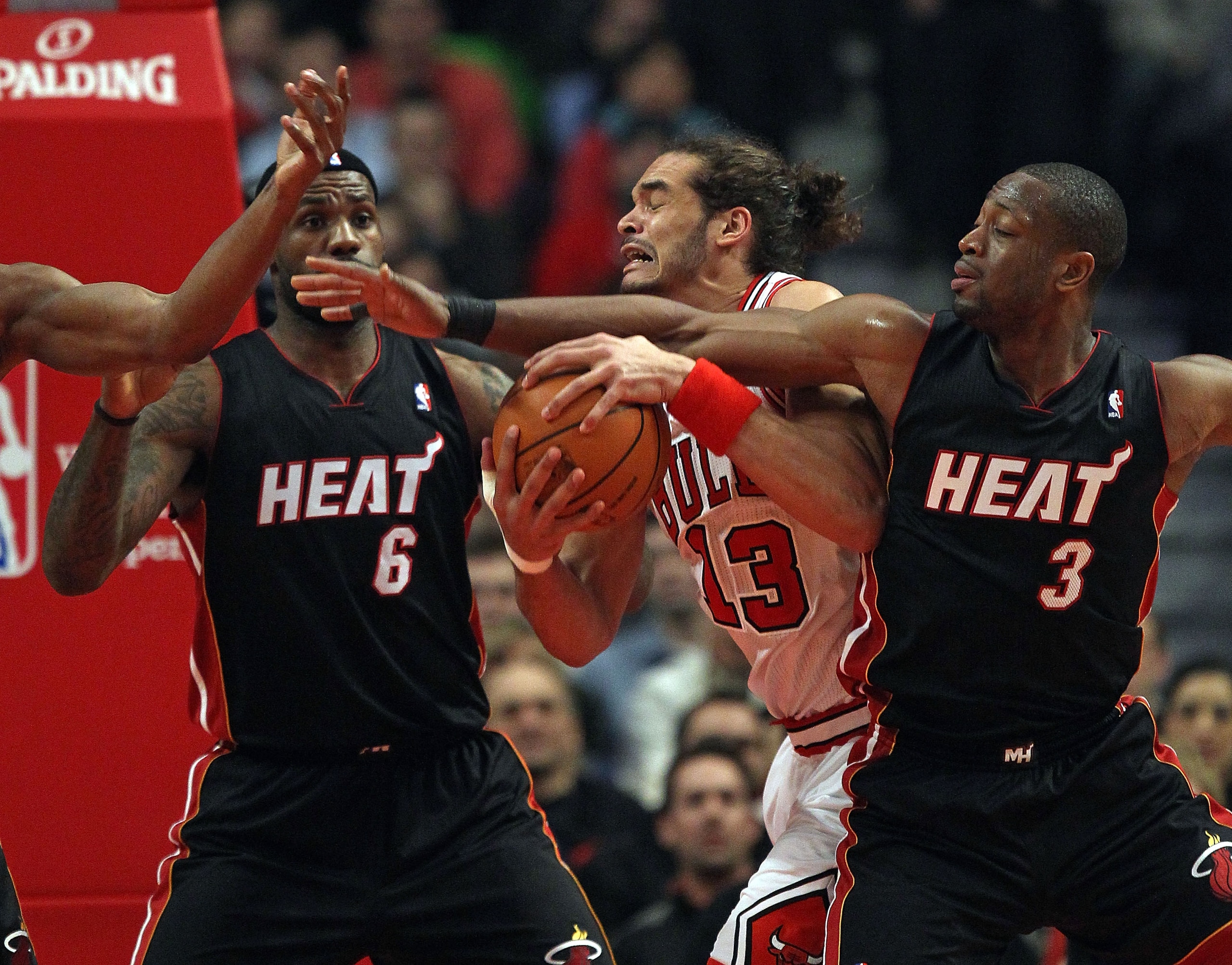 CHICAGO, IL - FEBRUARY 24: Joakim Noah #13 of the Chicago Bulls battles for control of the ball with LeBron James #6 and Dwyane Wade #3 of the Miami Heat at the United Center on February 24, 2011 in Chicago, Illinois. NOTE TO USER: User expressly acknowle CHICAGO, IL - FEBRUARY 24: Joakim Noah #13 of the Chicago Bulls battles for control of the ball with LeBron James #6 and Dwyane Wade #3 of the Miami Heat at the United Center on February 24, 2011 in Chicago, Illinois. NOTE TO USER: User expressly acknowle