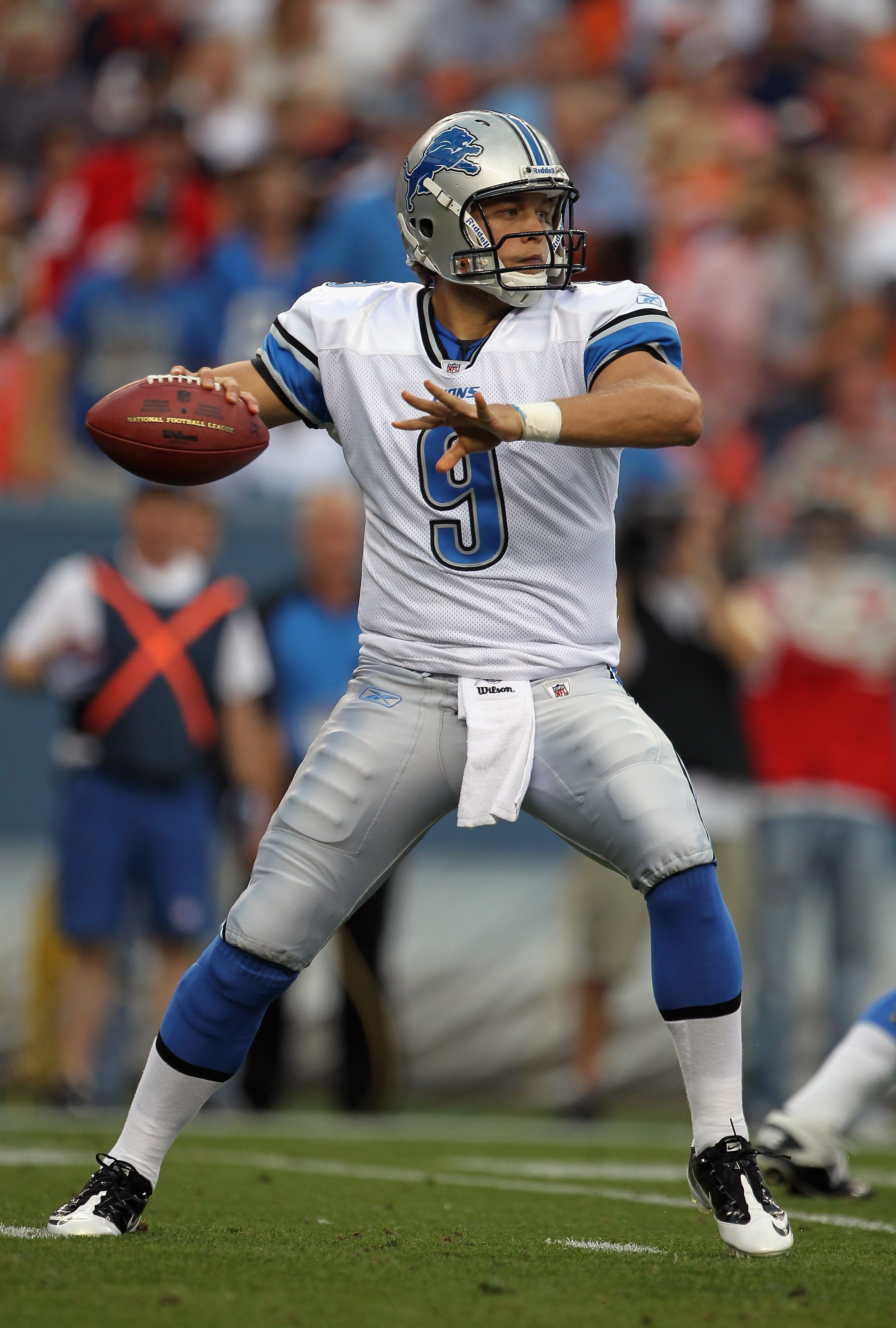 DENVER - AUGUST 21:  Quarterback Matthew Stafford #9 of the Detroit Lions looks to deliver a pass against the Denver Broncos during preseason NFL action at INVESCO Field at Mile High on August 21, 2010 in Denver, Colorado. The Lions defeated the Broncos 2