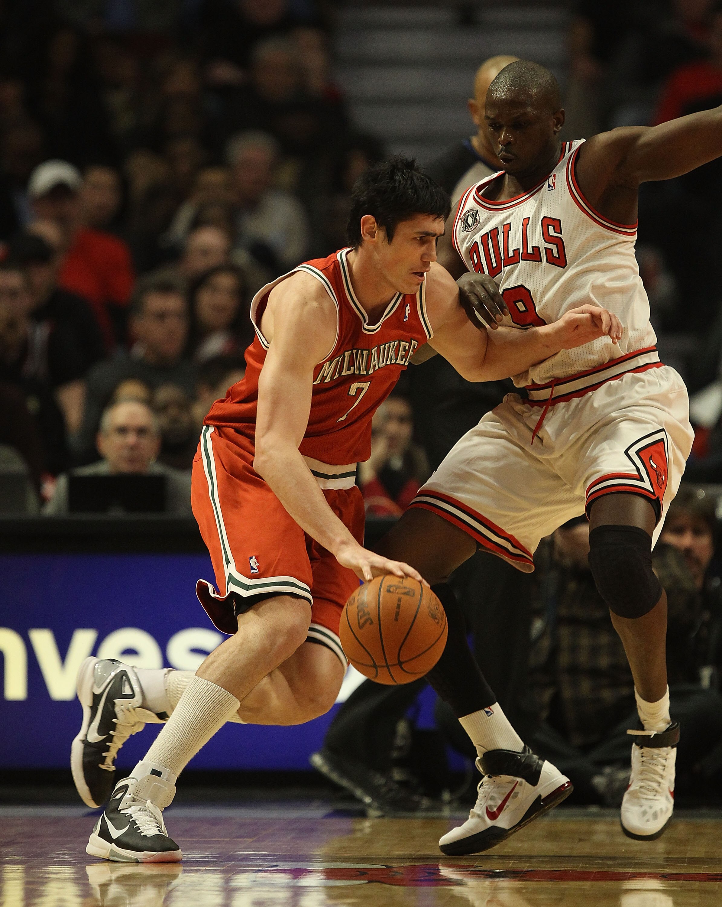 CHICAGO, IL - DECEMBER 28: Ersan Ilyasova #7 of the Milwaukee Bucks moves against Loul Deng #9 of the Chicago Bulls at the United Center on December 28, 2010 in Chicago, Illinois. The Bulls defeated the Bucks 90-77. NOTE TO USER: User expressly acknowledg