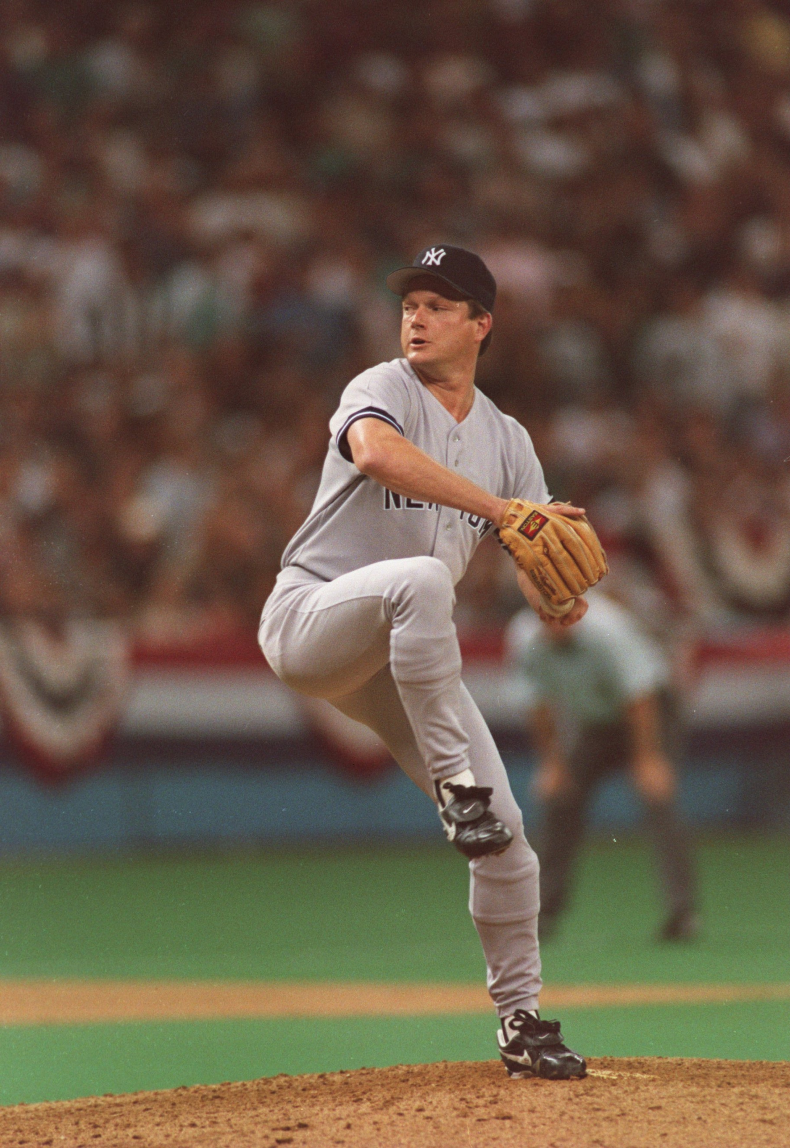6 Oct 1995:  Relief pitcher Steve Howe of the New York Yankees stares into home plate as he begins his wind up during the Yankees 7-4 loss to the Seattle Mariners at the Kingdome in Seattle, Washington.   Mandatory Credit: Stephen Dunn/Allsport