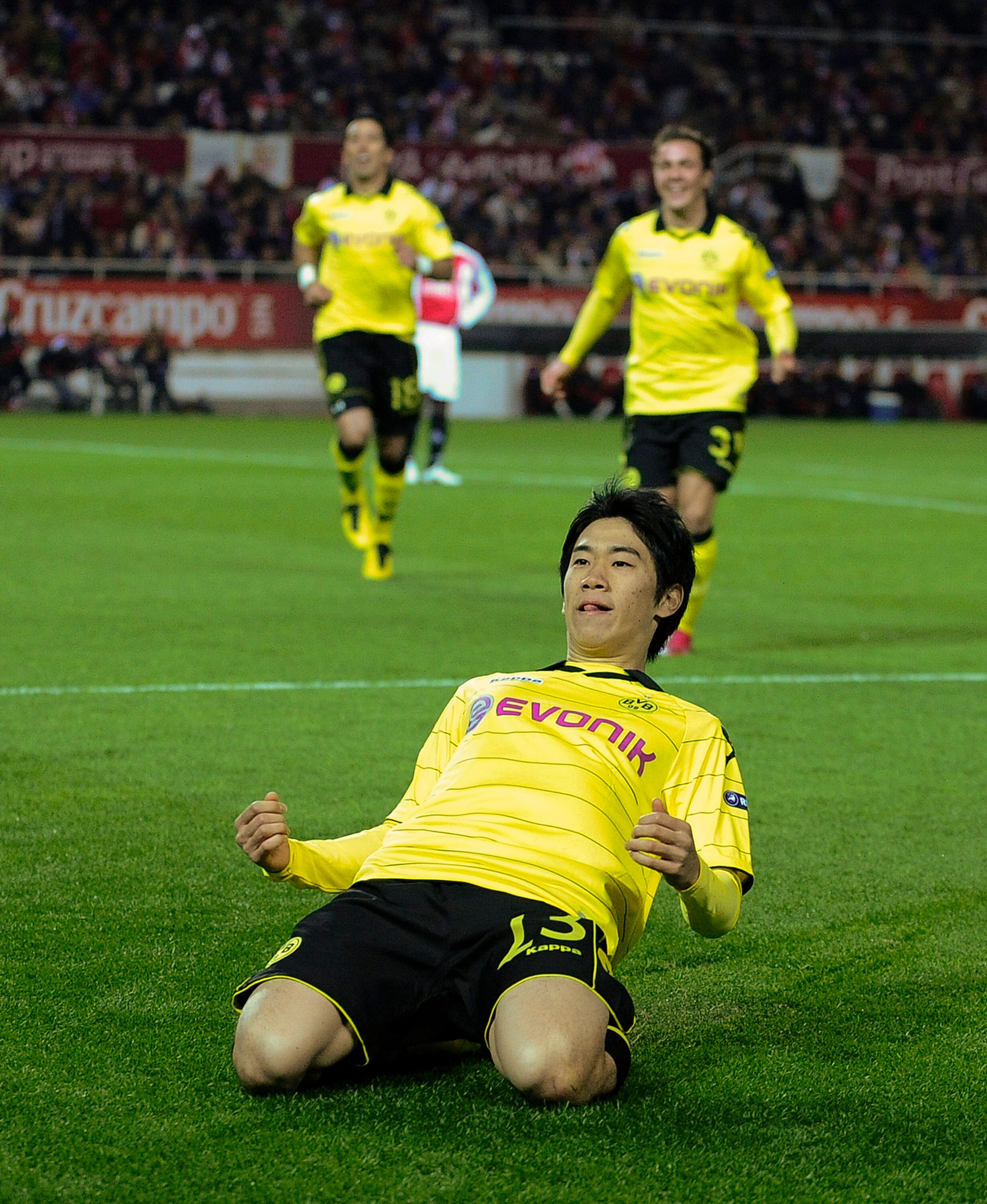 SEVILLE, SPAIN - DECEMBER 15:  Shinji Kagawa of Borussia Dortmund celebrates after scoring the opening goal during the UEFA Europa League group J match between Sevilla and Borussia Dortmund at Estadio Ramon Sanchez Pizjuan on December 15, 2010 in Seville,
