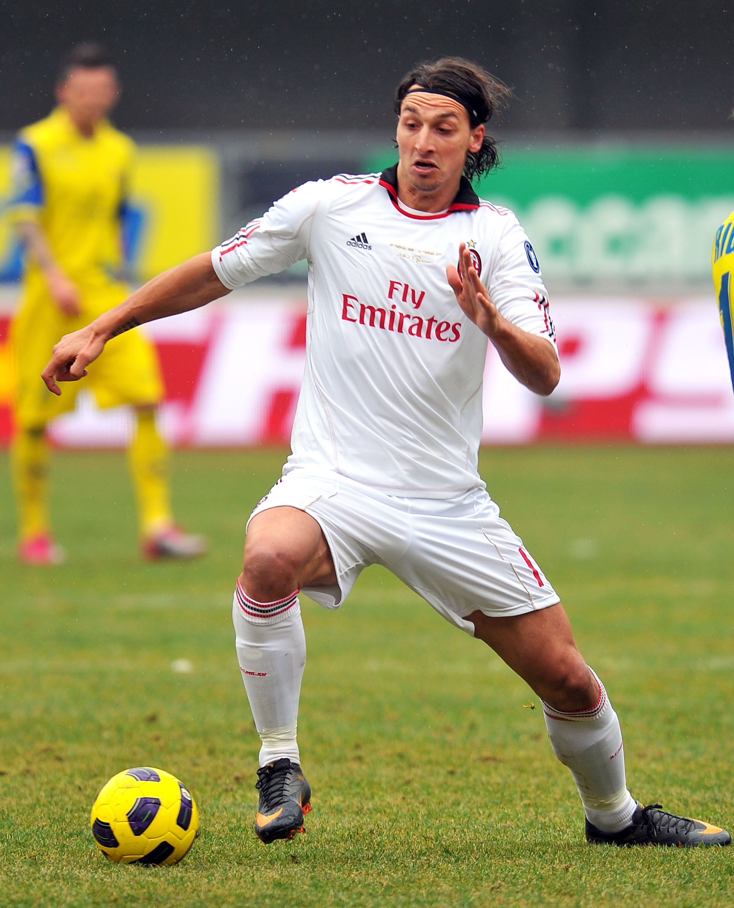 🚩Live: Cagliari 0-2 Sassuolo ⚽️Goal: Pinamonti (65'), image size:2427x3000