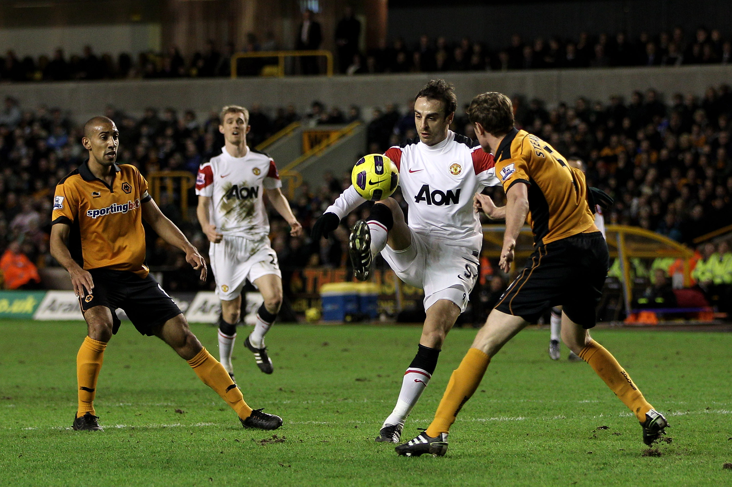 WOLVERHAMPTON, ENGLAND - FEBRUARY 05:  Dimitar Berbatov (2R) of Manchester United controls the ball under pressure from Richard Stearman (R) of Wolves during the Barclays Premier League match between Wolverhampton Wanderers and Manchester United at Moline