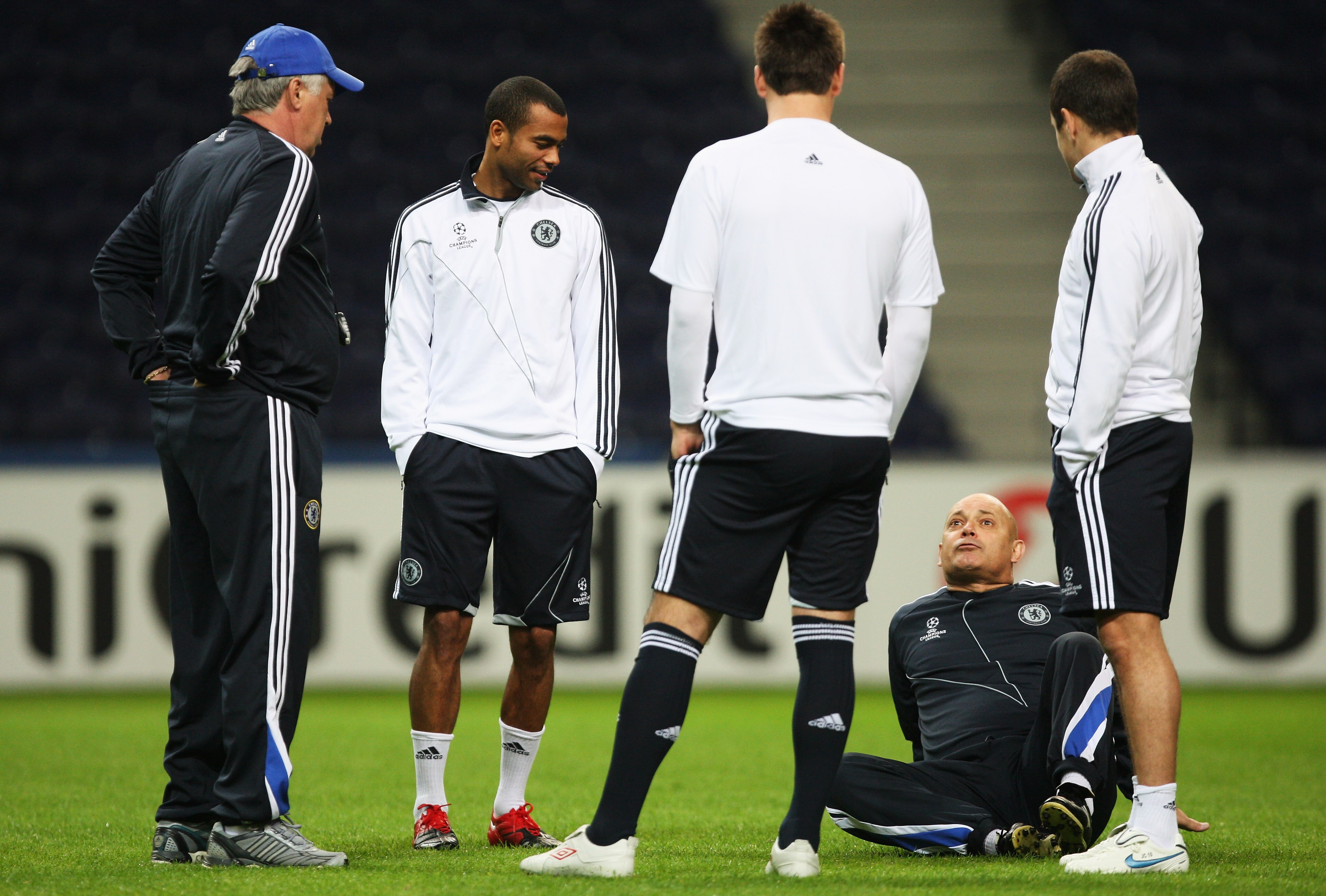 PORTO, PORTUGAL - NOVEMBER 24:  Assistant Ray Wilkins (2R) speaks to manager Carlo Ancelotti (L), Ashley Cole (2L), John Terry (C) and Joe Cole (R) during the Chelsea training session, prior to UEFA Champions League Group D match against FC Porto, at the