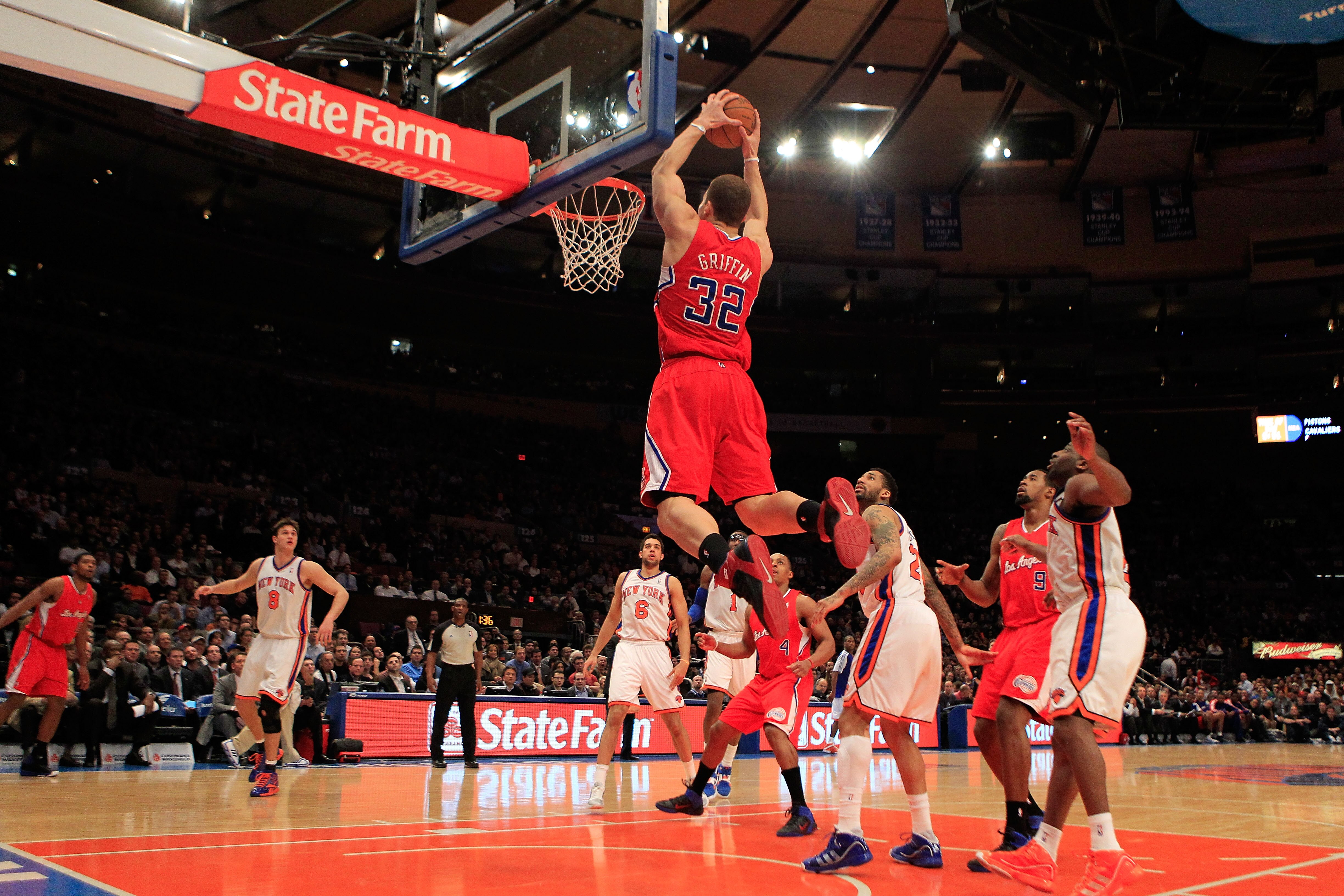 NEW YORK, NY - FEBRUARY 09:  Blake Griffin #32 of the Los Angeles Clippers dunks the ball against the New York Knicks at Madison Square Garden on February 9, 2011 in New York City. NOTE TO USER: User expressly acknowledges and agrees that, by downloading