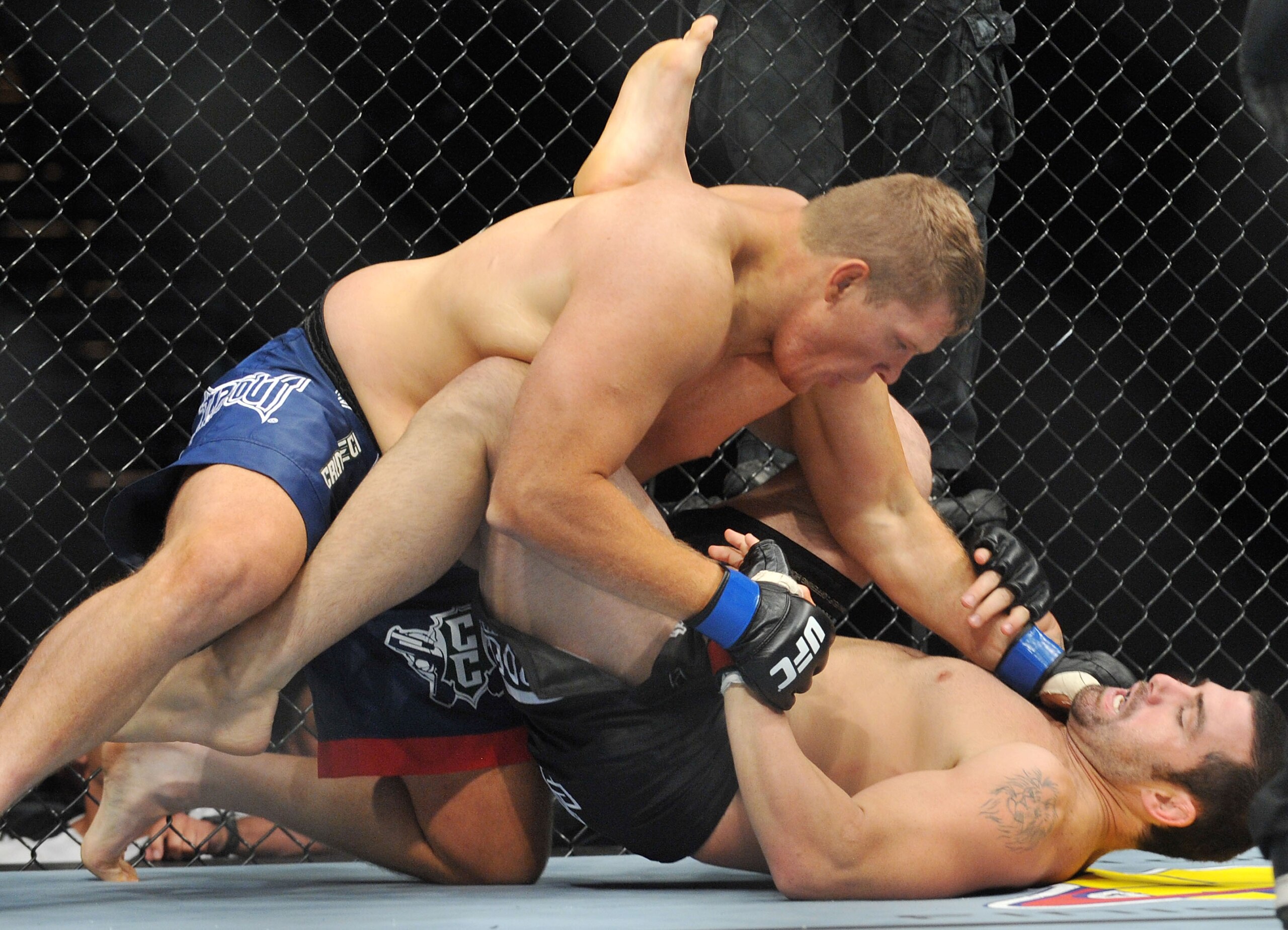 PORTLAND, OR - AUGUST 29:  UFC fighter Mike Russow (L) battles UFC fighter Justin McCully (R) during their Heavyweight bout at UFC 102:  Couture vs. Nogueira at the Rose Garden Arena on August 29, 2009 in Portland, Oregon.  (Photo by Jon Kopaloff/Getty Im