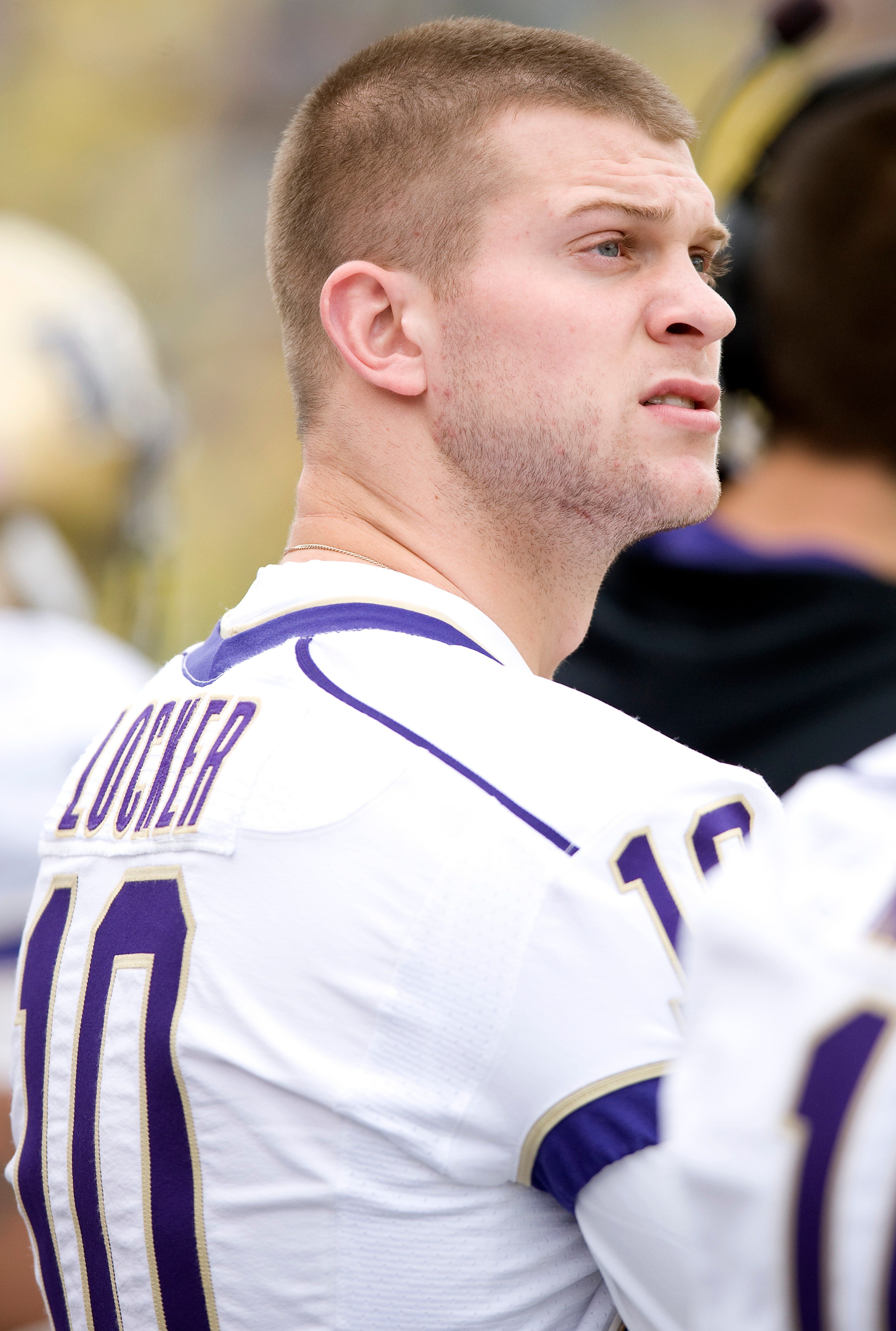 EUGENE, OR - NOVEMBER 6: Injured quarterback Jake Locker #10 of the Washington Huskies watches the action from the bench in the third quarter of the game against the Oregon Ducks at Autzen Stadium on November 6, 2010 in Eugene, Oregon. The Ducks won the g EUGENE, OR - NOVEMBER 6: Injured quarterback Jake Locker #10 of the Washington Huskies watches the action from the bench in the third quarter of the game against the Oregon Ducks at Autzen Stadium on November 6, 2010 in Eugene, Oregon. The Ducks won the g