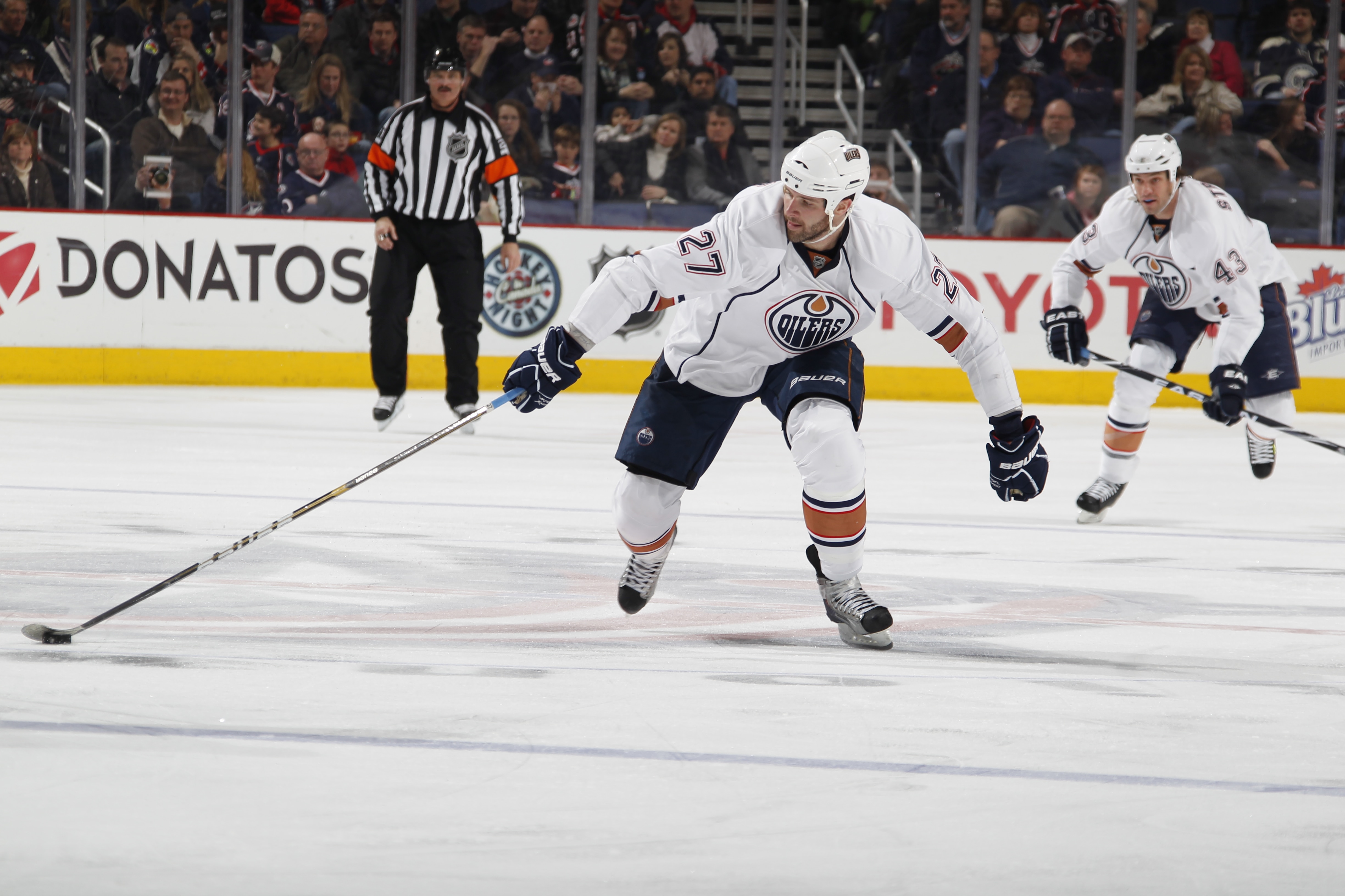 COLUMBUS, OH - FEBRUARY 05: Dustin Penner #27 of the Edmonton Oilers skates with the puck against the Columbus Blue Jackets at Nationwide Arena on February 5, 2011 in Columbus, Ohio.  (Photo by Gregory Shamus/Getty Images)