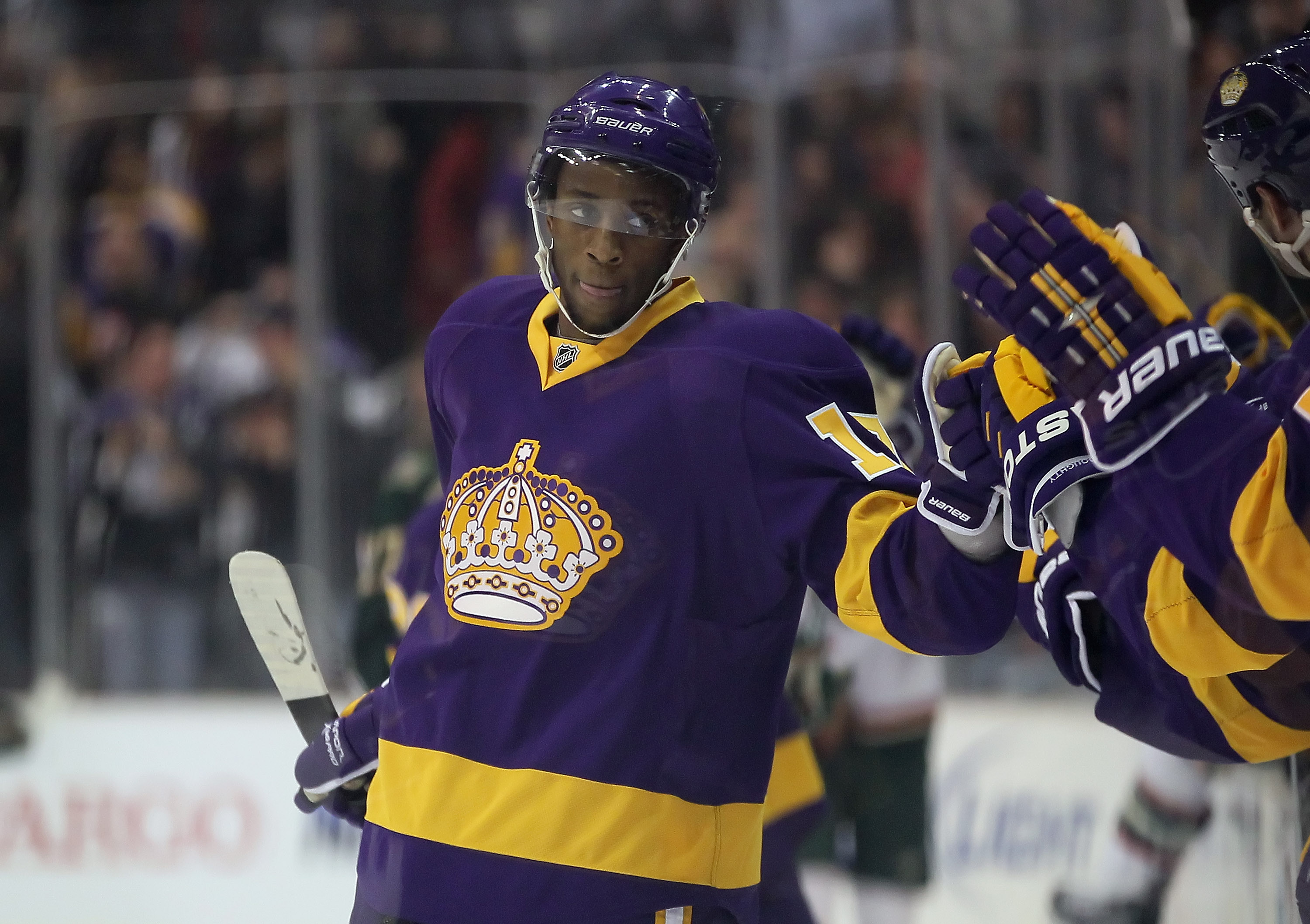 LOS ANGELES, CA - FEBRUARY 24:  Wayne Simmonds #17 of the Los Angeles Kings celebrates his first period goal against the Minnesota Wild at Staples Center on February 24, 2011 in Los Angeles, California.  (Photo by Jeff Gross/Getty Images)