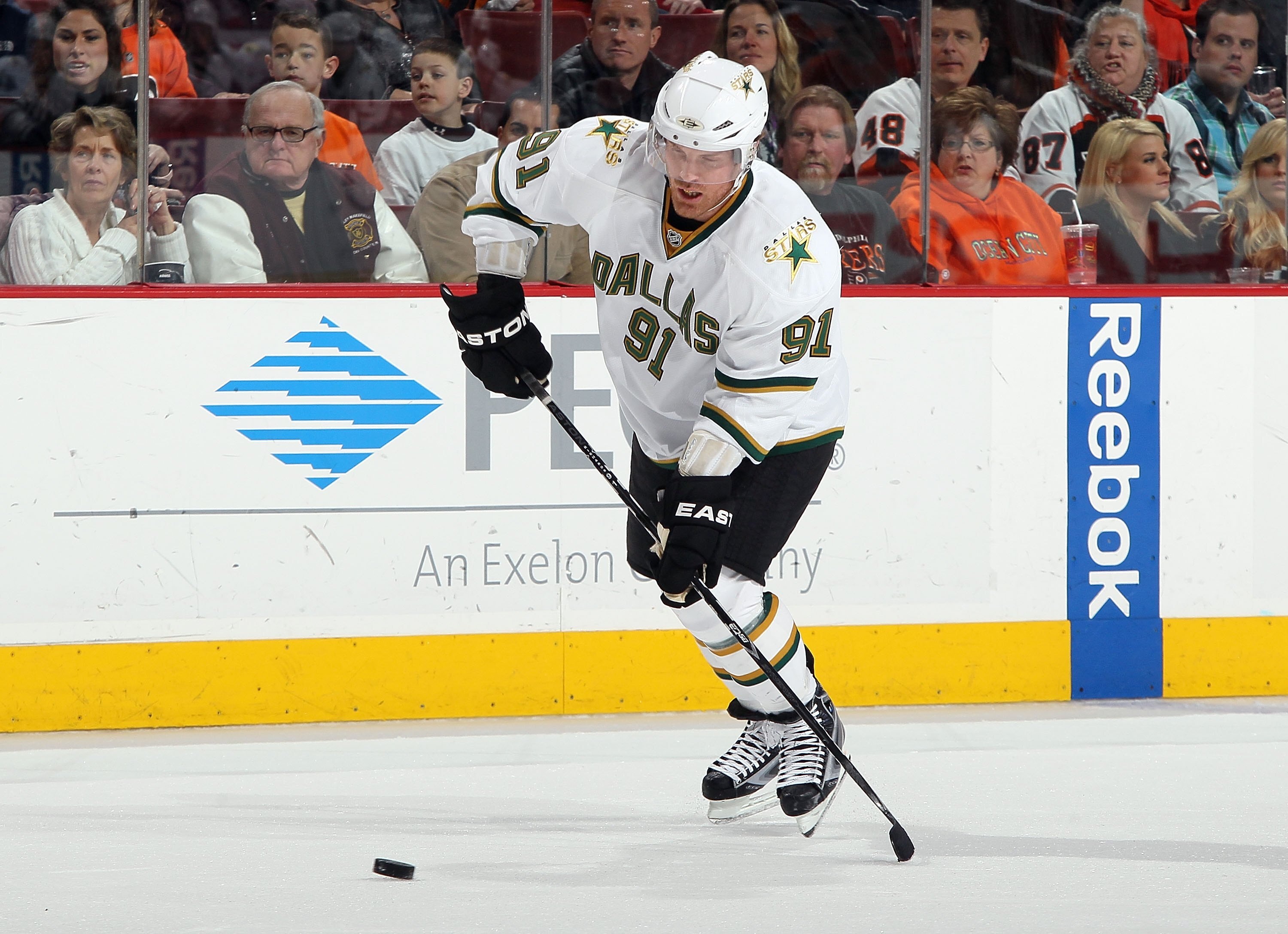 PHILADELPHIA, PA - FEBRUARY 05:  Brad Richards #91 of the Dallas Stars skates against the Philadelphia Flyers on February 5, 2011 at Wells Fargo Center in Philadelphia, Pennsylvania. The Flyers defeated the Stars 3-1.  (Photo by Jim McIsaac/Getty Images)