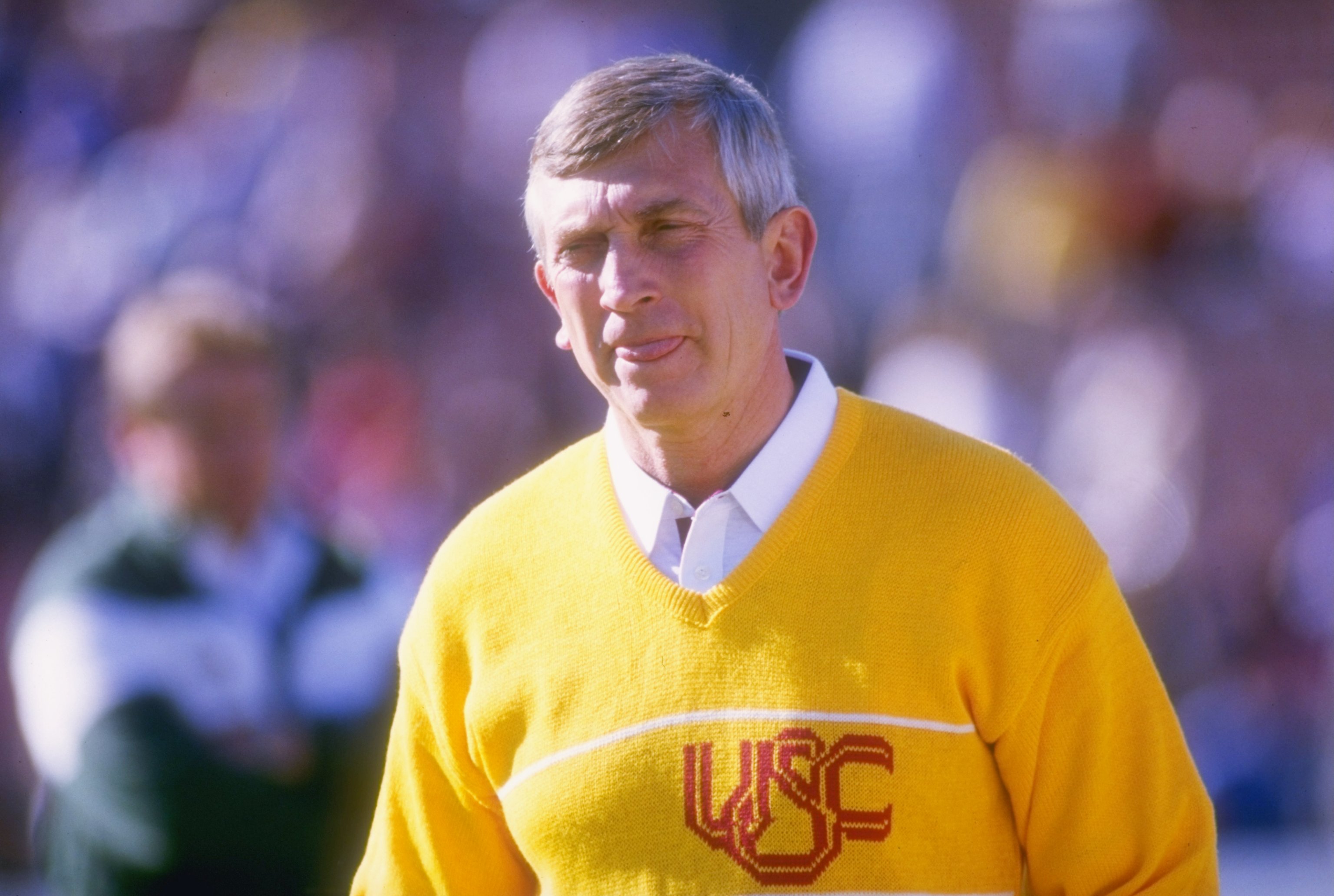 1 Jan 1988: Coach Larry Smith of USC during their 20-17 loss to Michigan State at the Rose Bowl in Pasadena, California.   Mandatory Credit: Budd Symes  /Allsport