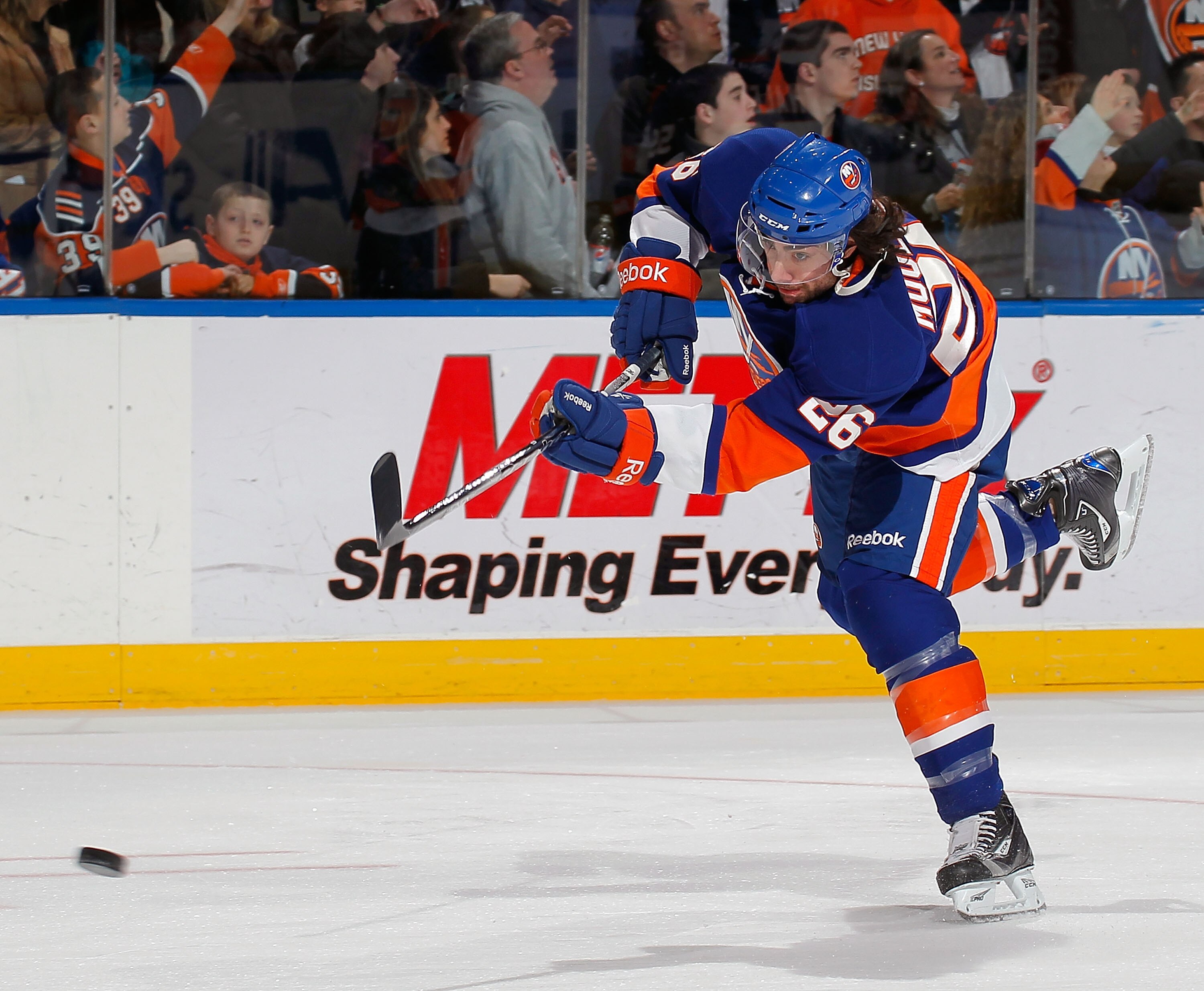 UNIONDALE, NY - FEBRUARY 21:  Matt Moulson #26 of the New York Islanders shoots during warmups before an NHL hockey game against the Florida Panthers at the Nassau Coliseum on February 21, 2011 in Uniondale, New York.  (Photo by Paul Bereswill/Getty Image