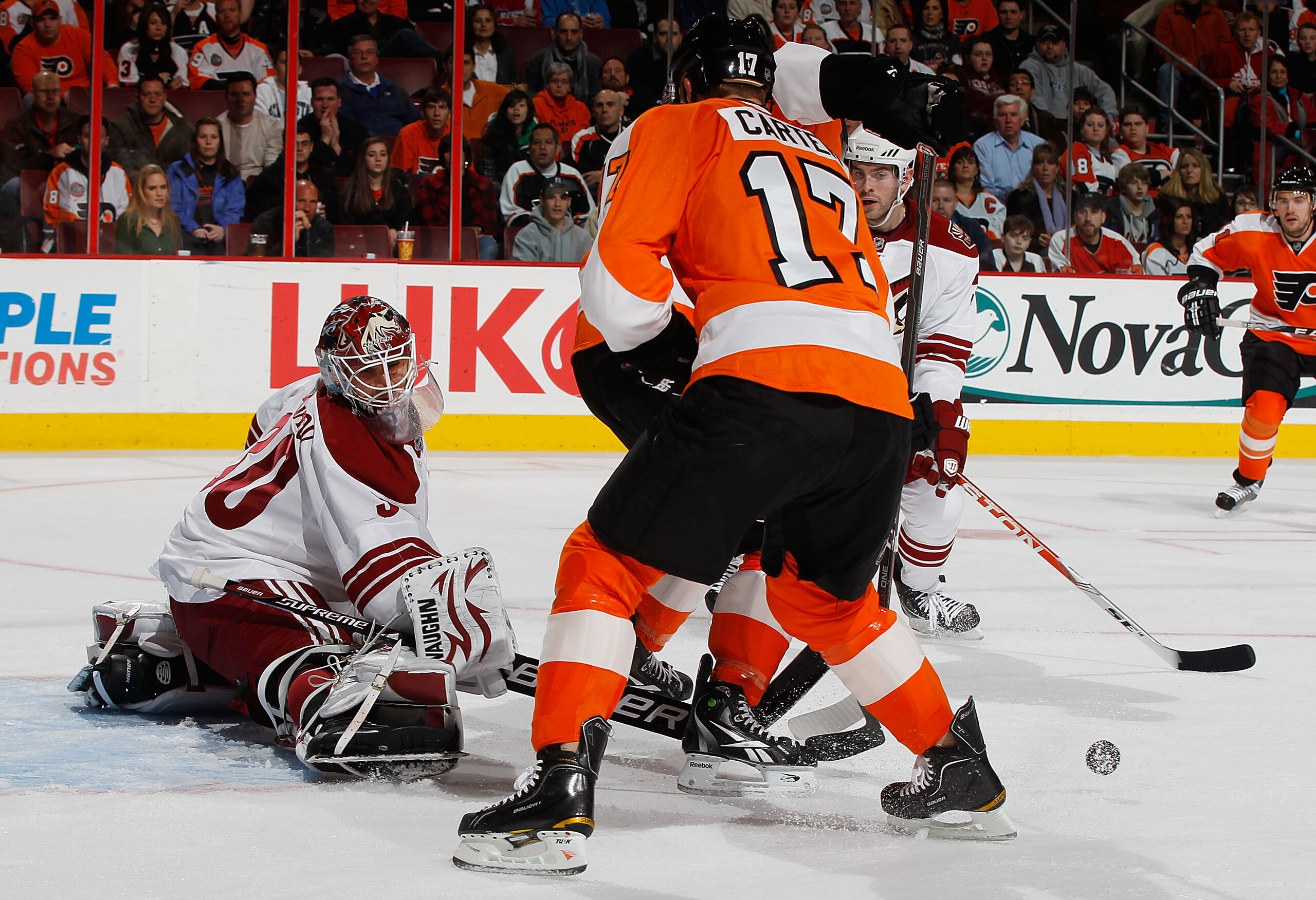 PHILADELPHIA - FEBRUARY 22:  Goaltender IIya Bryzgalov #30 of the Phoenix Coyotes makes a pad save as Jeff Carter #17 of the Philadelphia Flyers looks for the rebound on February 22, 2011 at the Wells Fargo Center in Philadelphia, Pennsylvania. Coyotes de