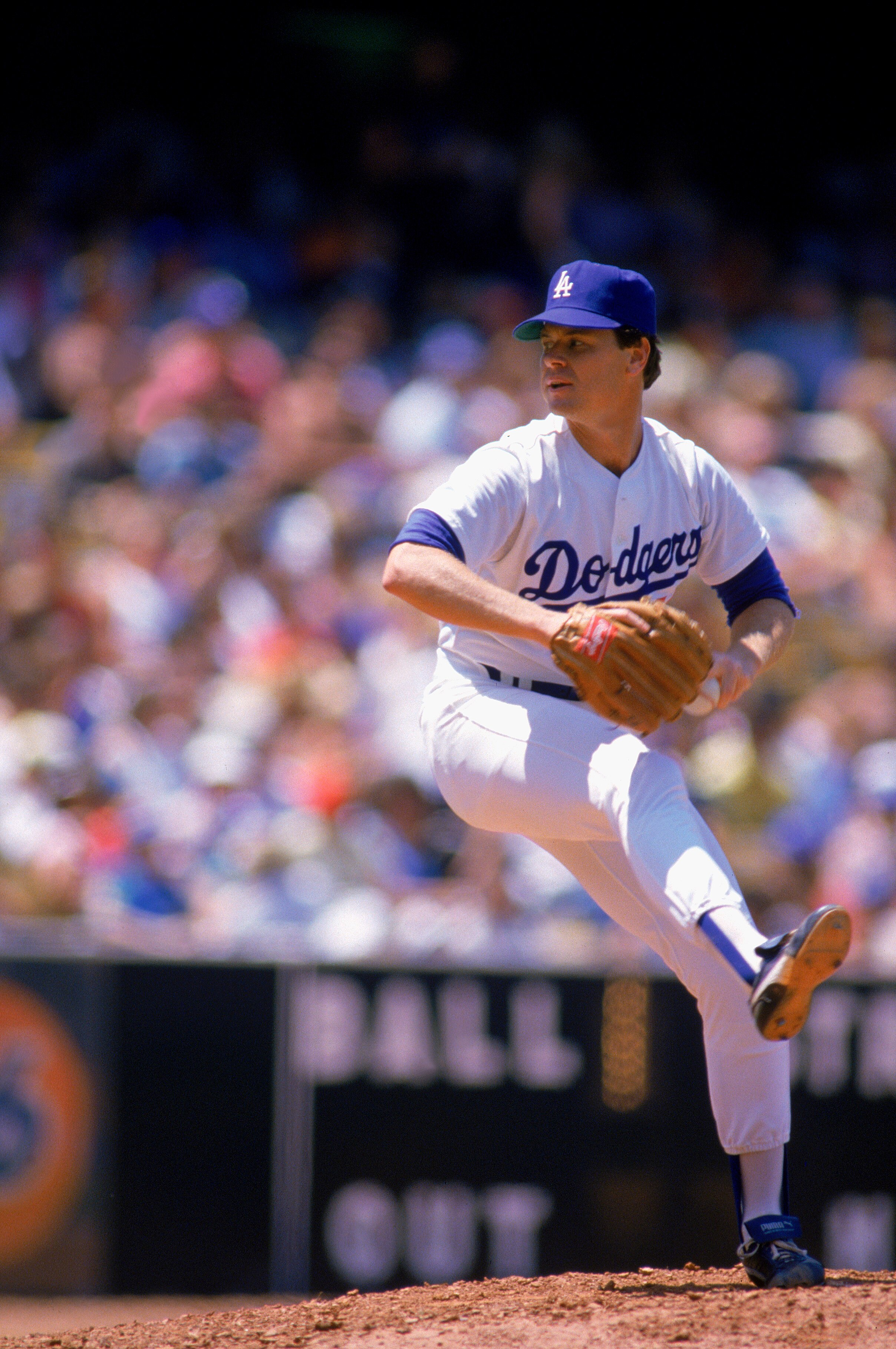 LOS ANGELES - 1986:  Rick Honeycutt of the Los Angeles Dodgers winds up for the pitch during the game against the Pittsburgh Pirates in Los Angeles, Califronia. (Photo by Mike Powell/Getty Images)