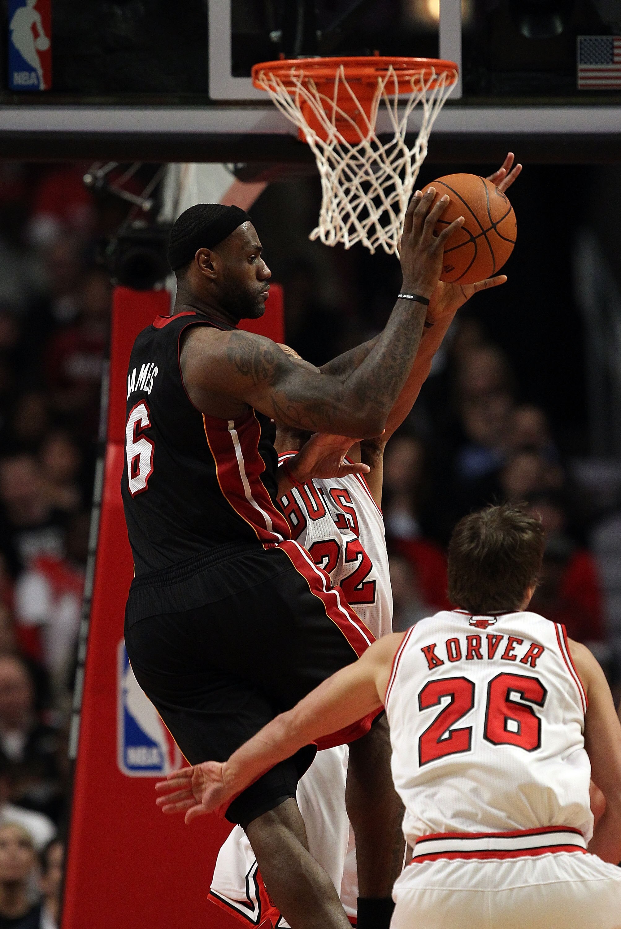 CHICAGO, IL - FEBRUARY 24: LeBron James #6 of the Miami Heat leaps to pass over Taj Gibson #22 and Kyle Korver #26 of the Chicago Bulls at the United Center on February 24, 2011 in Chicago, Illinois. The Bulls defeated the Heat 93-89. NOTE TO USER: User e