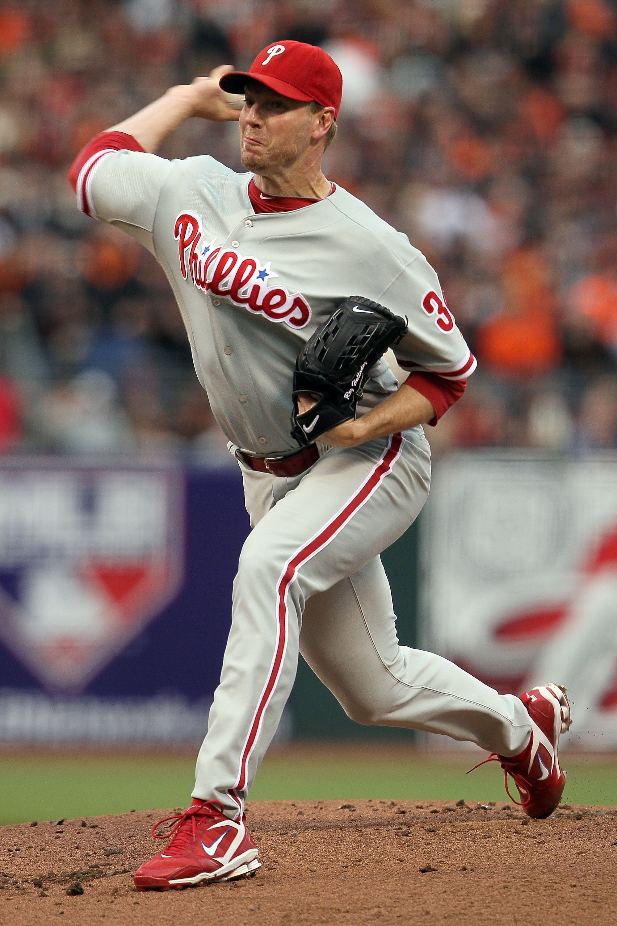 SAN FRANCISCO - OCTOBER 21:  Roy Halladay #34 of the Philadelphia Phillies throws a pitch against the San Francisco Giants in the first inning of Game Five of the NLCS during the 2010 MLB Playoffs at AT&T Park on October 21, 2010 in San Francisco, Califor