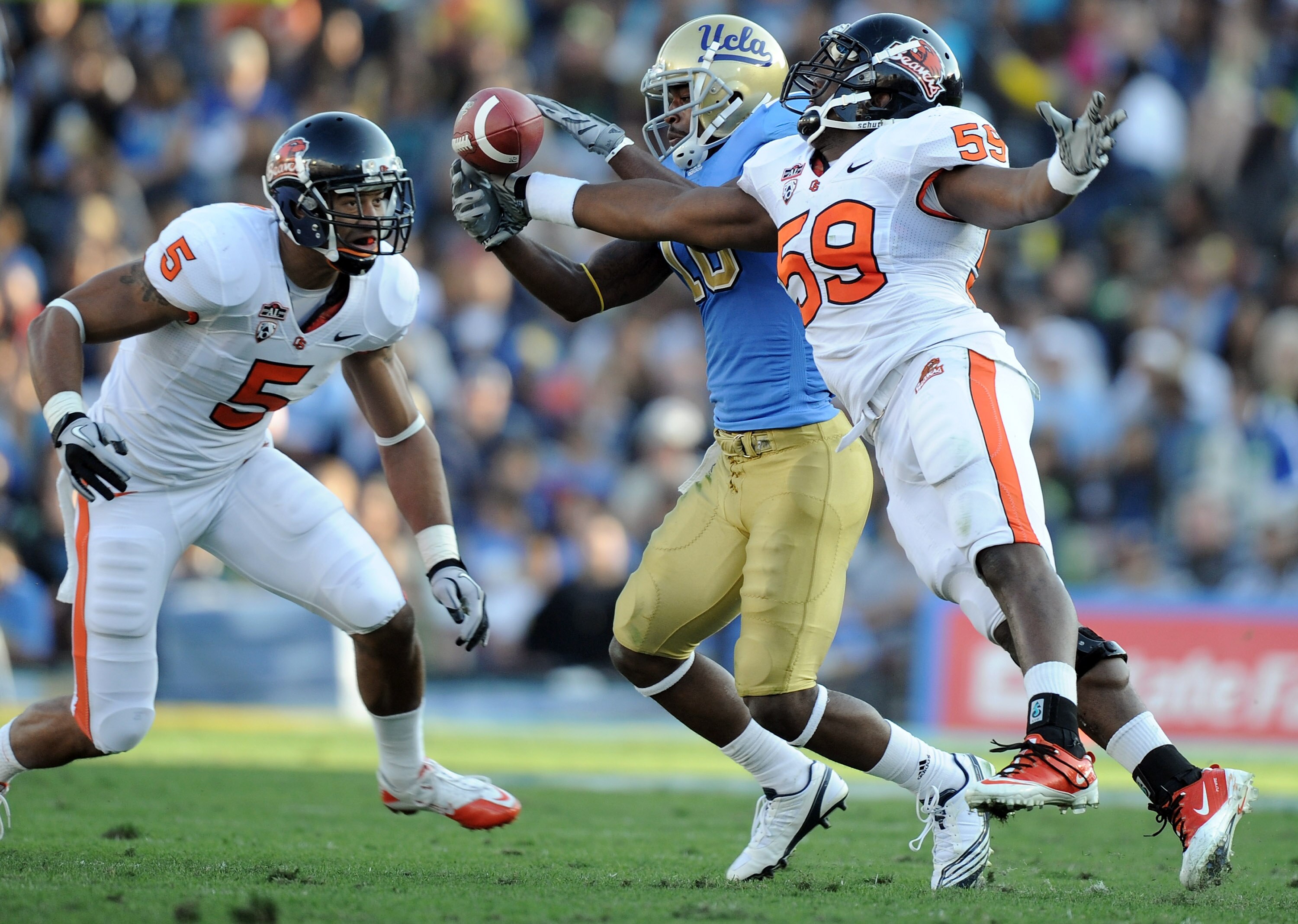 PASADENA, CA - NOVEMBER 06: Akeem Ayers #10 of the UCLA Bruins makes a catch in front of Dwight Roberson #59 and Cameron Collins #5 of the Oregon State Beavers at the Rose Bowl on November 6, 2010 in Pasadena, California. (Photo by Harry How/Getty Image PASADENA, CA - NOVEMBER 06: Akeem Ayers #10 of the UCLA Bruins makes a catch in front of Dwight Roberson #59 and Cameron Collins #5 of the Oregon State Beavers at the Rose Bowl on November 6, 2010 in Pasadena, California. (Photo by Harry How/Getty Image