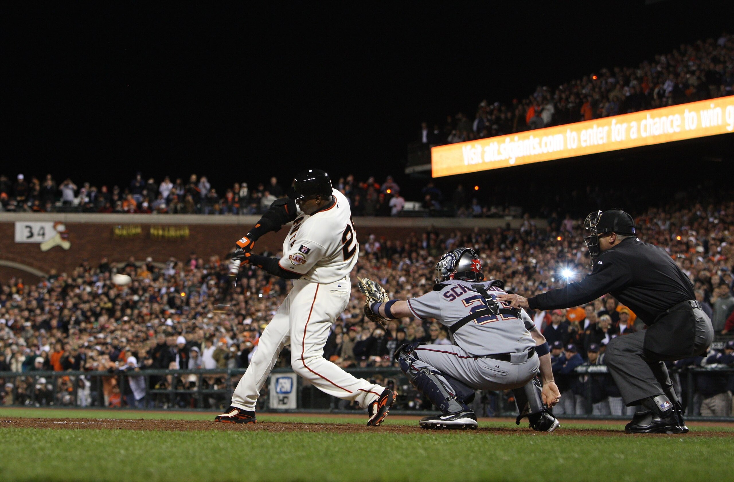 SAN FRANCISCO - AUGUST 7: Barry Bonds #25 of the San Francisco Giants hits career home run #756 during the Major League Baseball game against the Washington Nationals at AT&T Park August 7, 2007 in San Francisco, California. Bonds surpassed Hank Aaron wi SAN FRANCISCO - AUGUST 7: Barry Bonds #25 of the San Francisco Giants hits career home run #756 during the Major League Baseball game against the Washington Nationals at AT&T Park August 7, 2007 in San Francisco, California. Bonds surpassed Hank Aaron wi