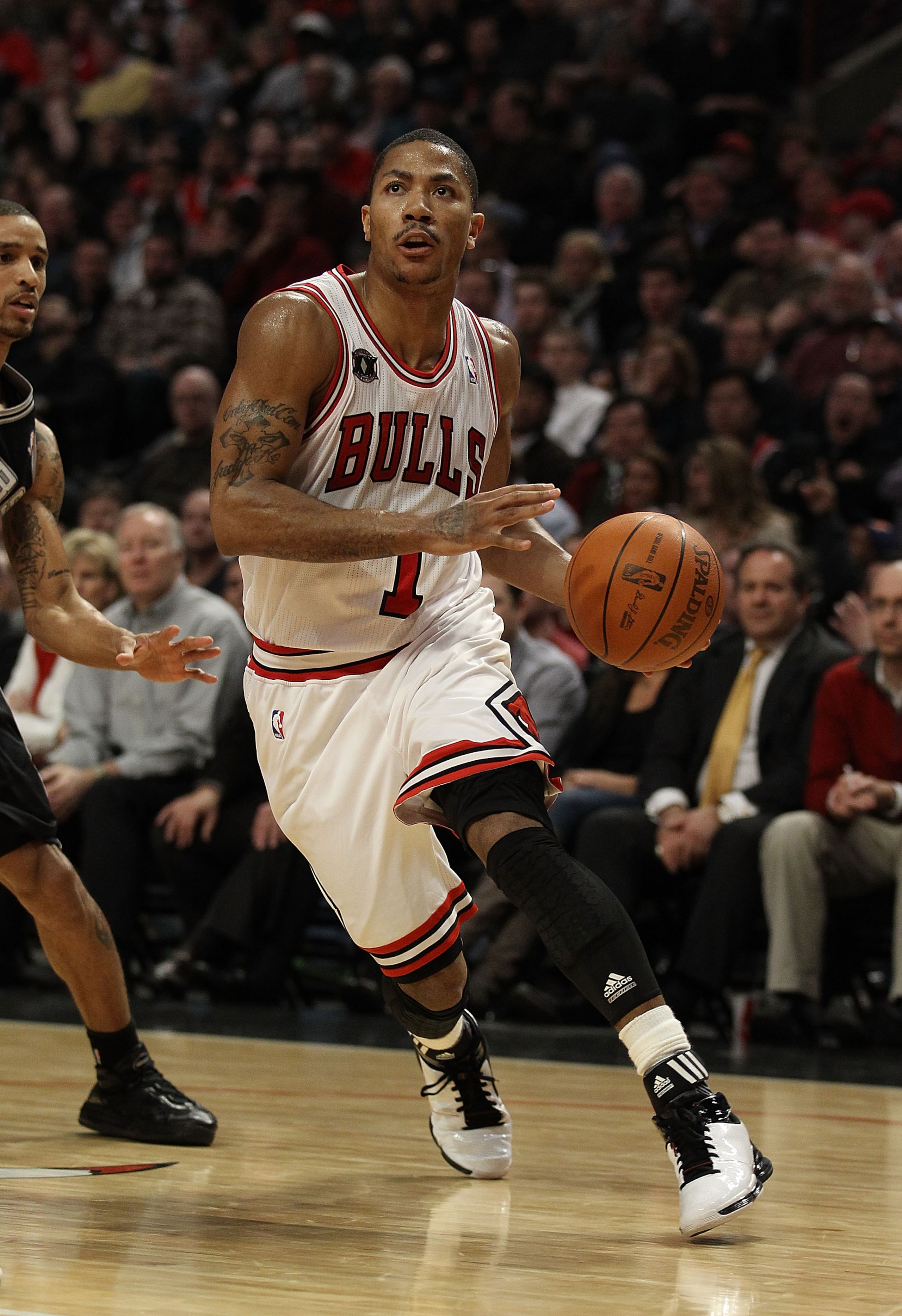 CHICAGO, IL - FEBRUARY 17: Derrick Rose #1 of the Chicago Bulls moves to the basket against the San Antonio Spurs at the United Center on February 17, 2011 in Chicago, Illinois. The Bulls defeated the Spurs 109-99. NOTE TO USER: User expressly acknowledge