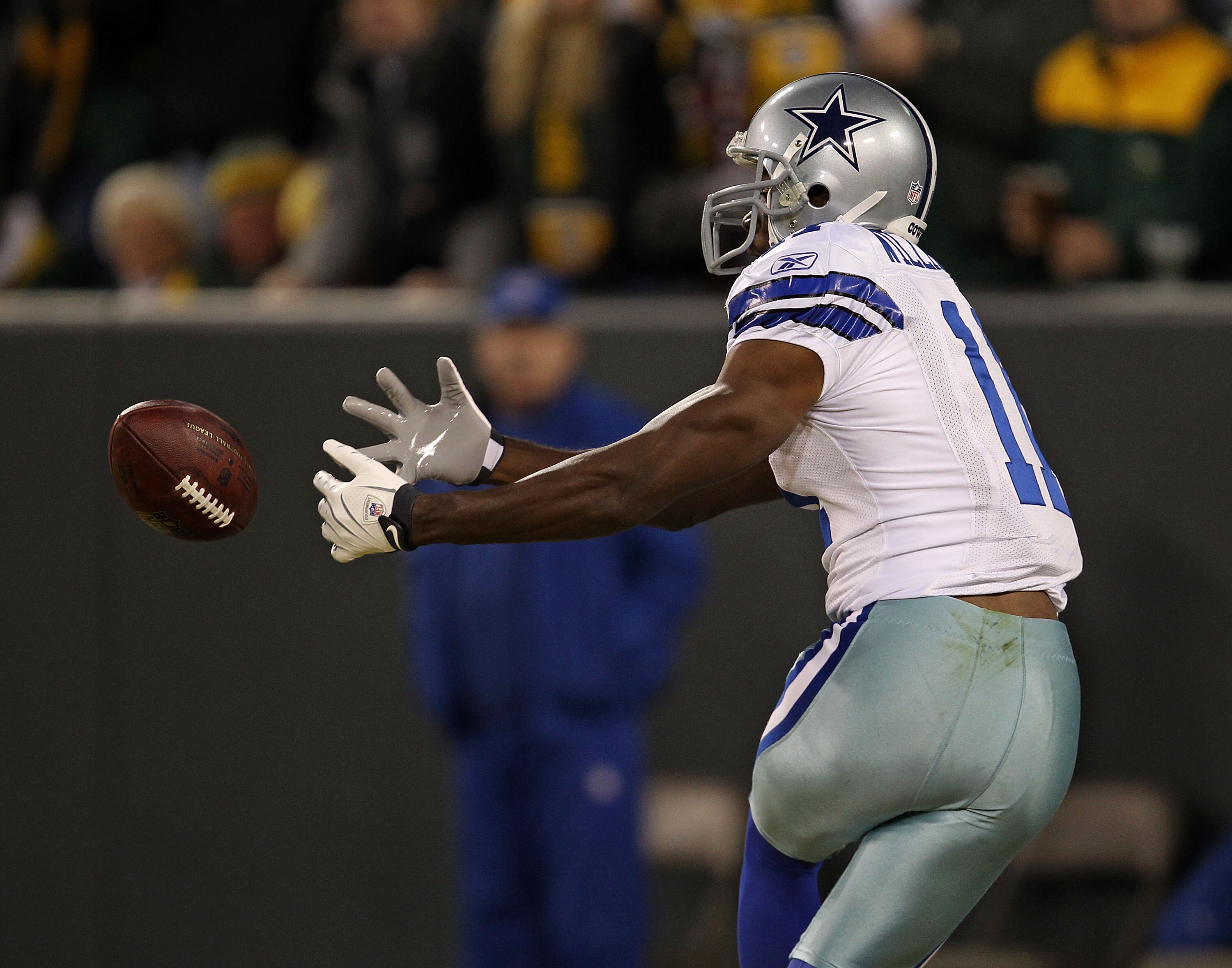 GREEN BAY, WI - NOVEMBER 07: Roy Williams #11 of the Dallas Cowboys drops the ball in the end zone against the Green Bay Packers at Lambeau Field on November 7, 2010 in Green Bay, Wisconsin. (Photo by Jonathan Daniel/Getty Images) GREEN BAY, WI - NOVEMBER 07: Roy Williams #11 of the Dallas Cowboys drops the ball in the end zone against the Green Bay Packers at Lambeau Field on November 7, 2010 in Green Bay, Wisconsin. (Photo by Jonathan Daniel/Getty Images)