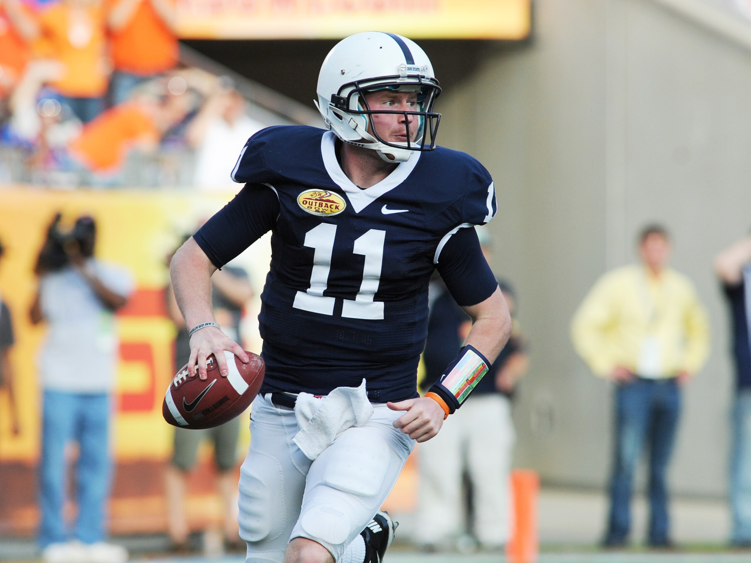 TAMPA, FL - JANUARY 1:  Quarterback Matt McGloin #11 of the Penn State Nittany Lions passes against the Florida Gators January 1, 2010 in the 25th Outback Bowl at Raymond James Stadium in Tampa, Florida.  (Photo by Al Messerschmidt/Getty Images)