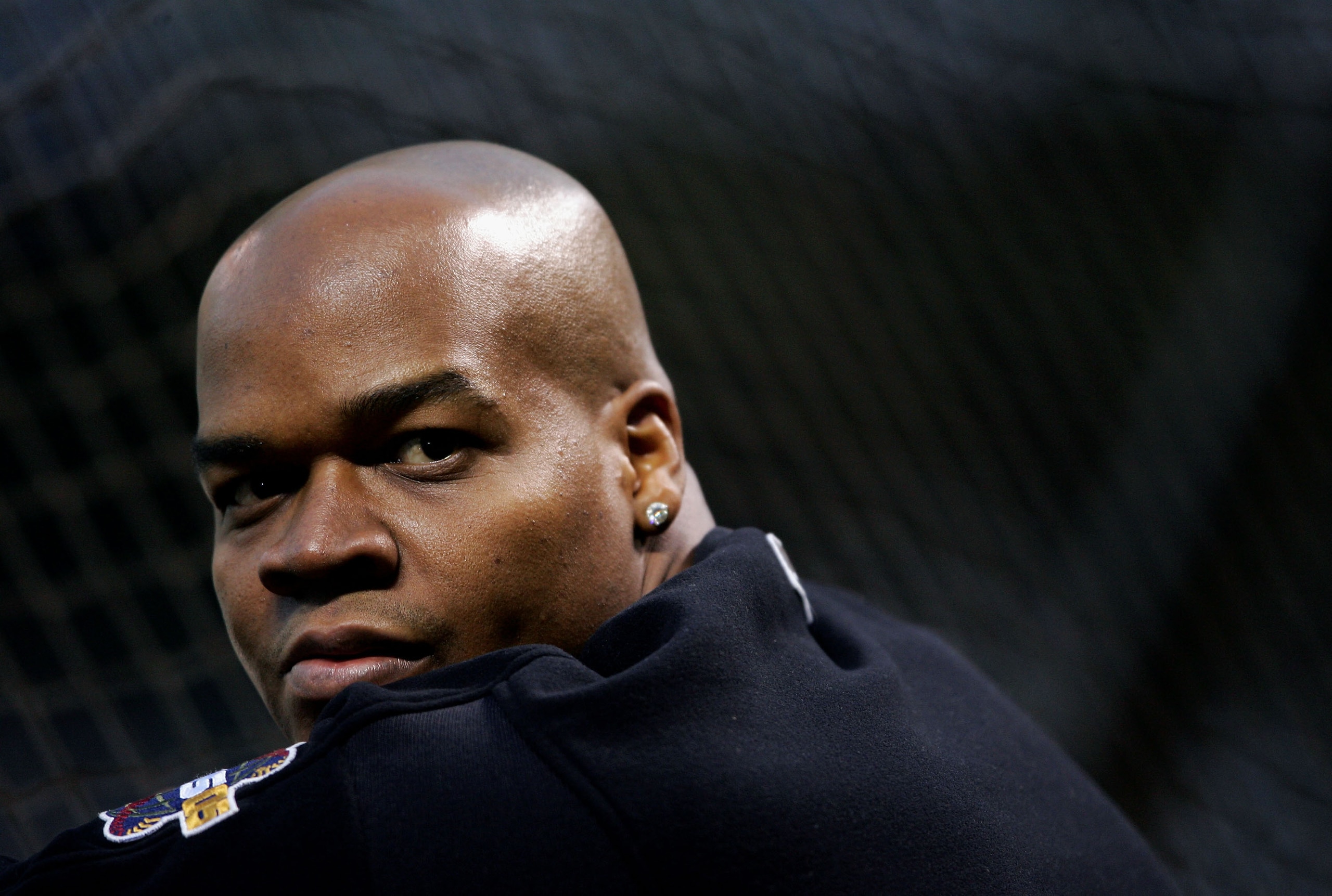 HOUSTON - OCTOBER 25:  Frank Thomas #35 of the Chicago White Sox watches batting practice on the field before the start of Game Three of the 2005 Major League Baseball World Series against the Houston Astros at Minute Maid Park on October 25, 2005 in Hous