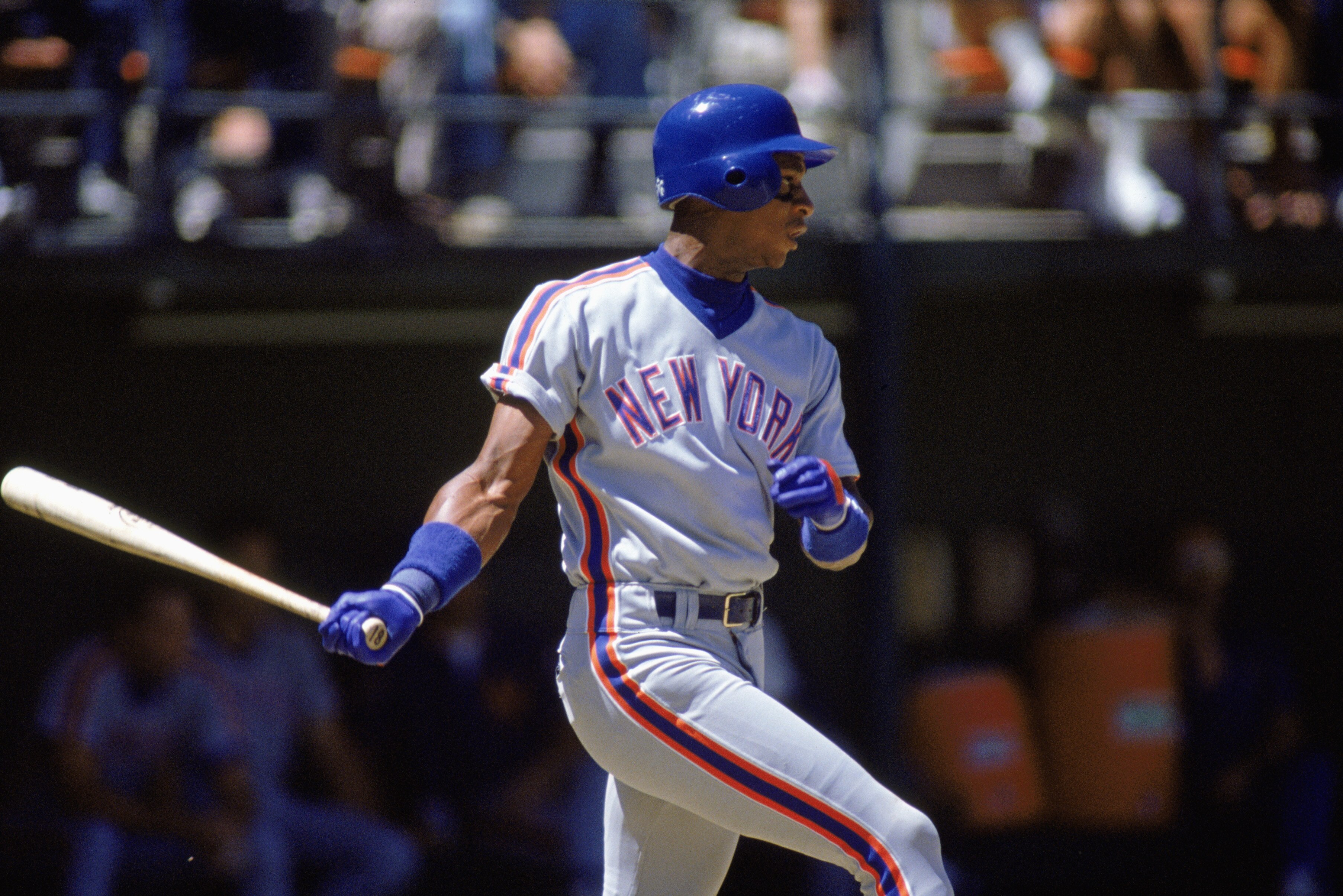 1990: Darryl Strawberry of the New York Mets swings at the pitch during a game in the 1990 season. (Photo by: Stephen Dunn/Getty Images