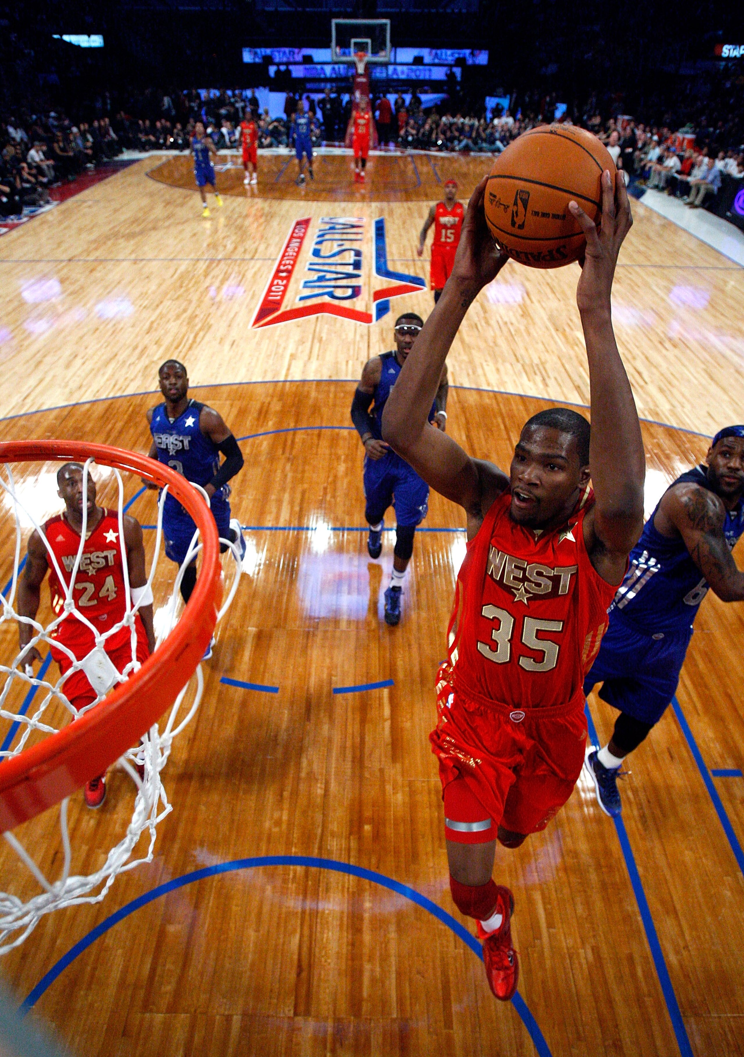 LOS ANGELES, CA - FEBRUARY 20:  Kevin Durant #35 of the Oklahoma City Thunder and the Western Conference goes up for a dunk in the 2011 NBA All-Star Game at Staples Center on February 20, 2011 in Los Angeles, California. NOTE TO USER: User expressly ackno