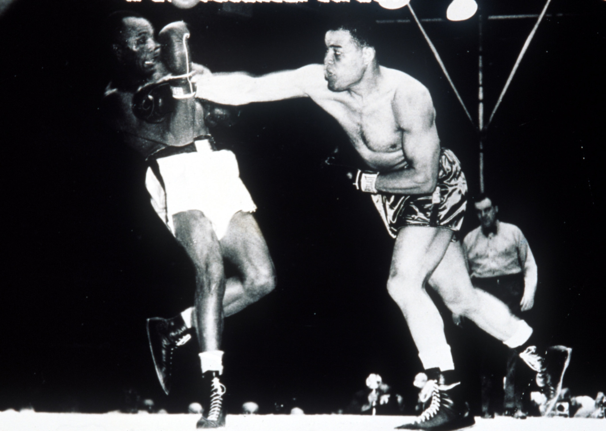 27 Jun 1948 :  Joe Louis beats Jersey Joe Walcott in  the 11th round by KO at Yankee Stadium. Credit :  Allsport. Mandatory Credit: Allsport UK/ALLSPORT