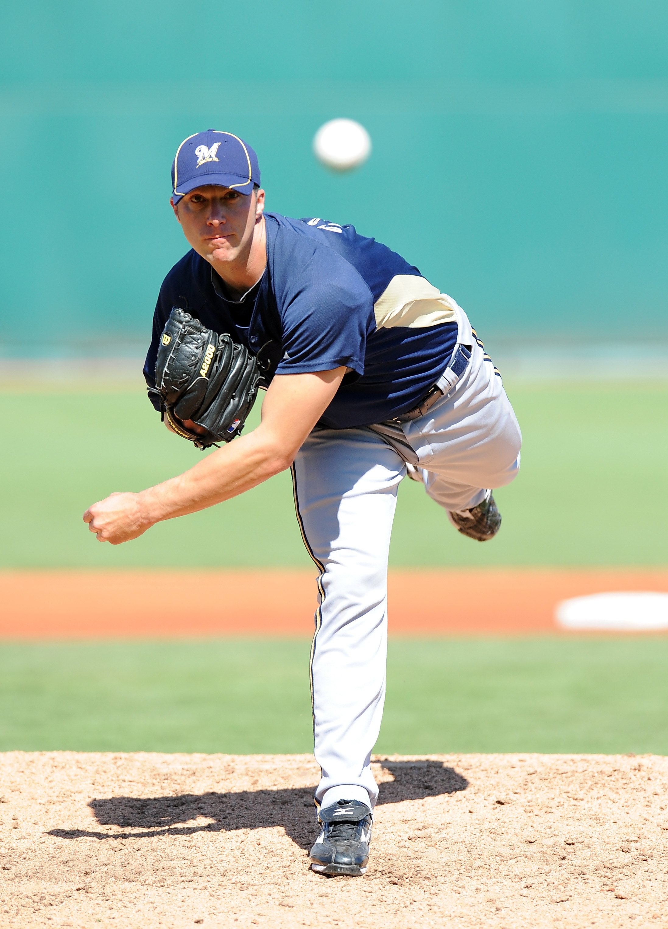 GOODYEAR, AZ - MARCH 11:  Chris Capuano #39 of the Milwaukee Brewers pitches during a Spring Training game against the Cincinnati Reds on March 11, 2010 at Goodyear Ballpark in Goodyear, Arizona.  (Photo by Lisa Blumenfeld/Getty Images)