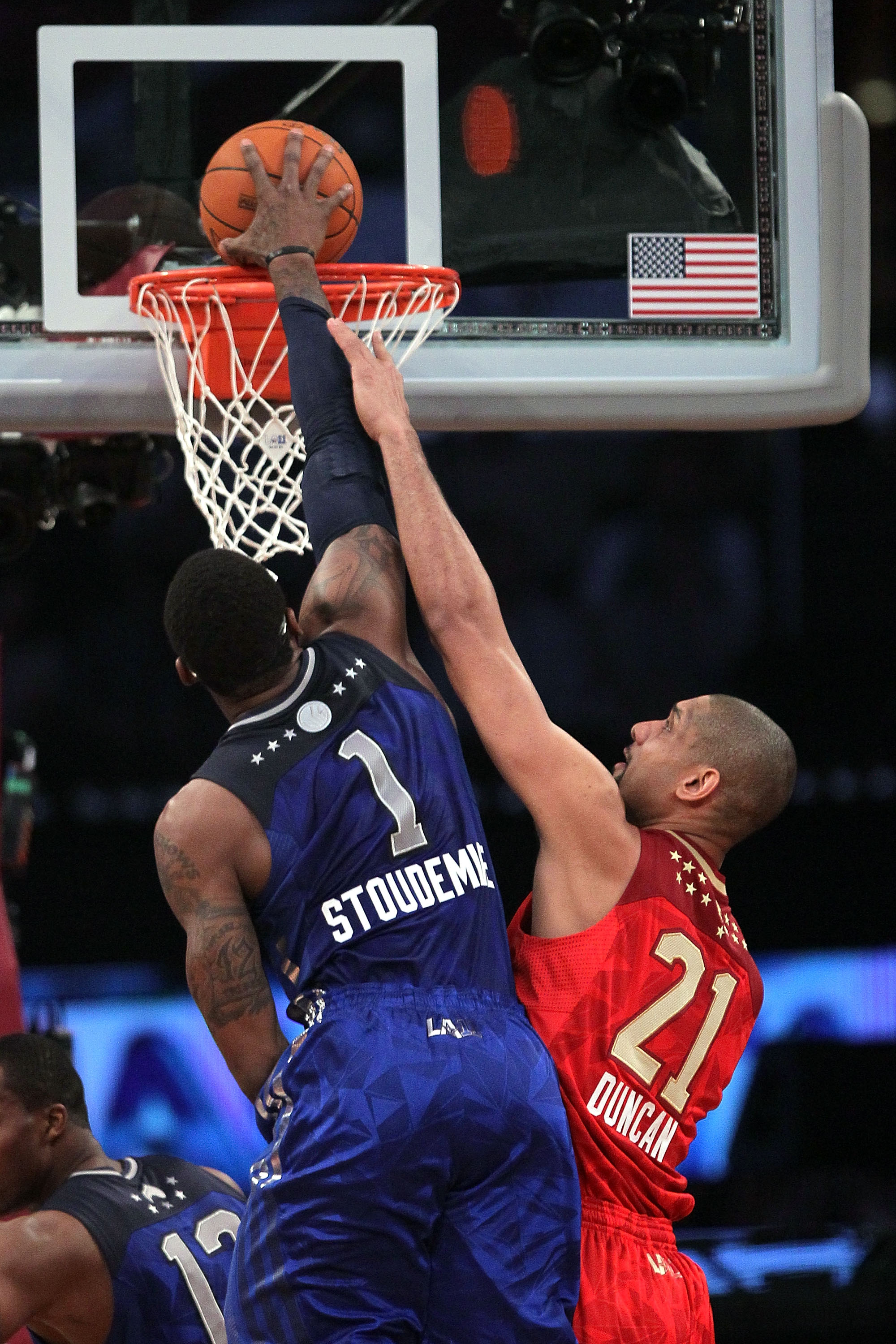 LOS ANGELES, CA - FEBRUARY 20:  Amare Stoudemire #1 of the New York Knicks and the Eastern Conference dunks over Tim Duncan #21 of the San Antonio Spurs and the Western Conference in the 2011 NBA All-Star Game at Staples Center on February 20, 2011 in Los